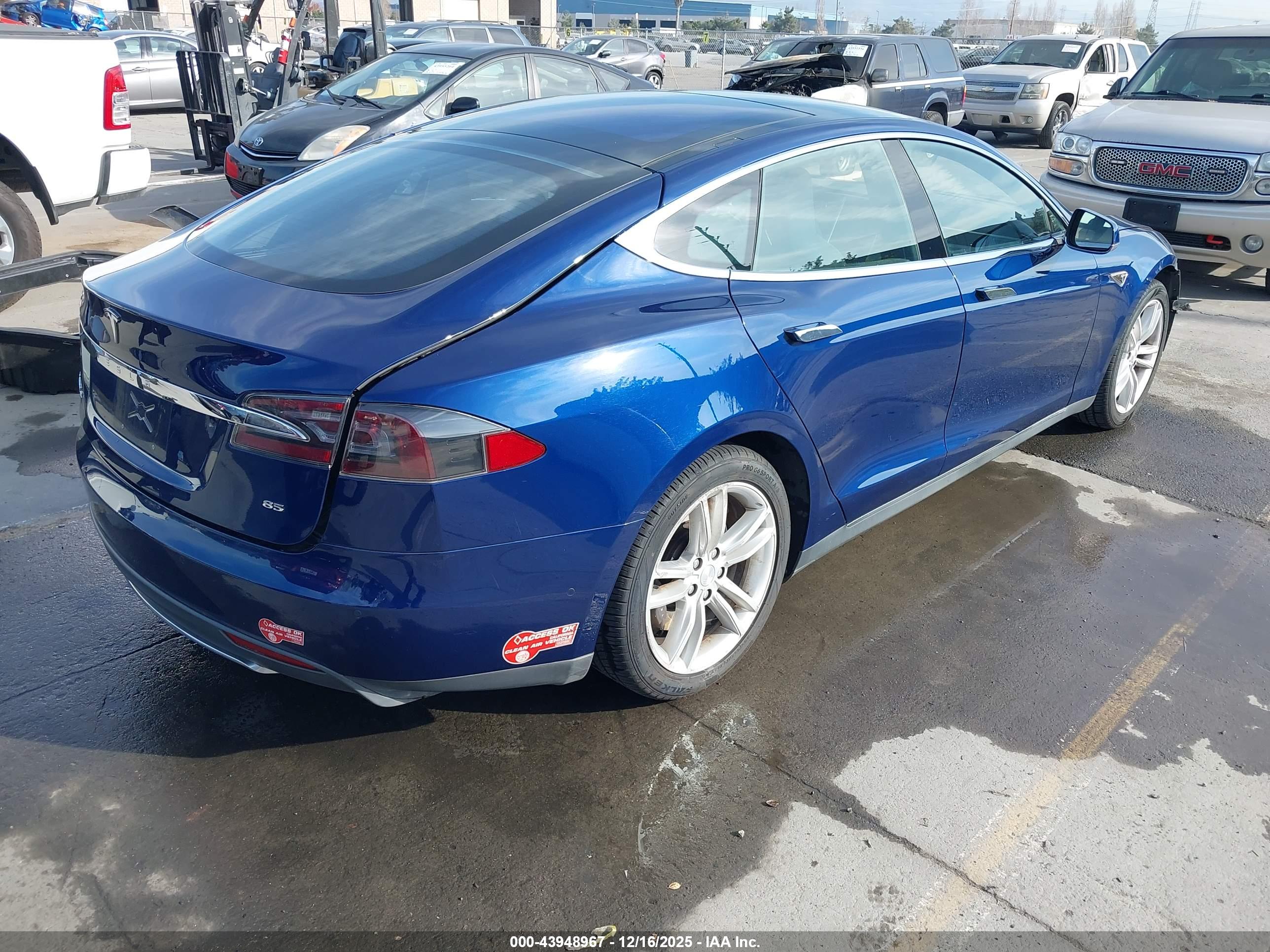 TESLA MODEL image 4