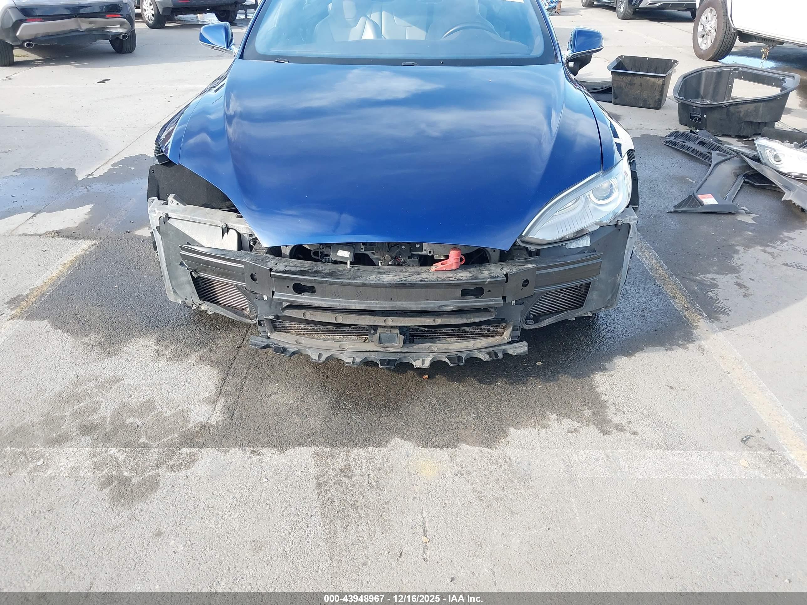 TESLA MODEL image 6