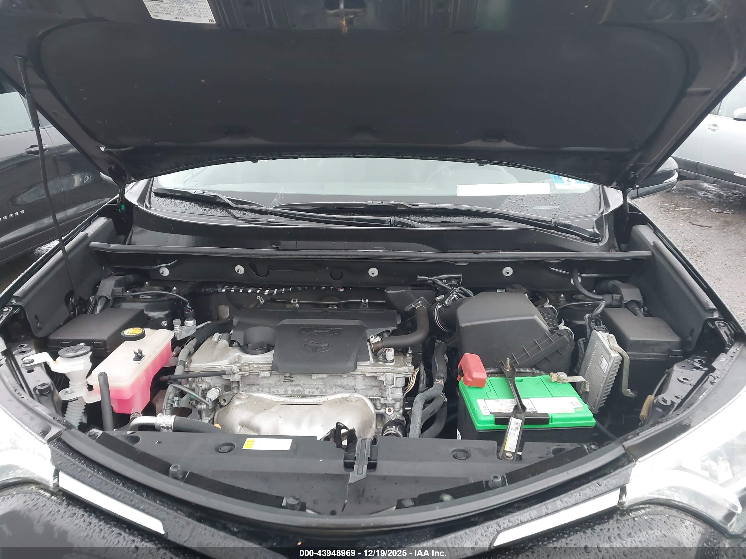 TOYOTA RAV4 image 10