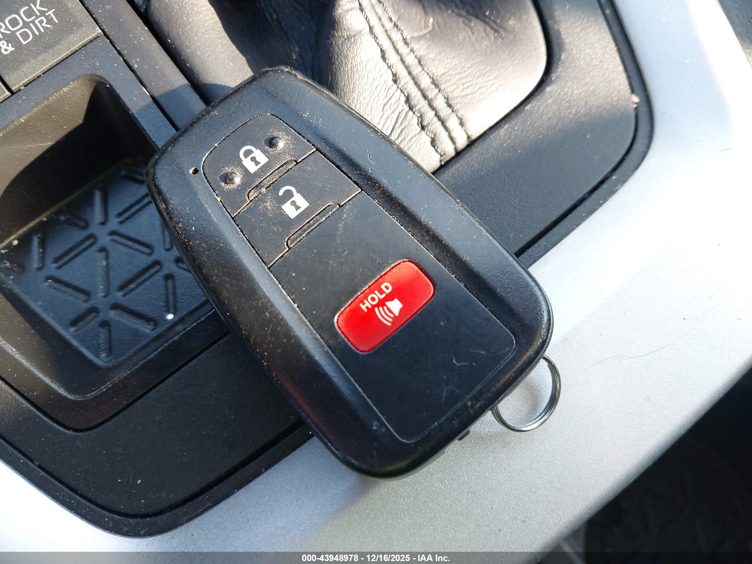 TOYOTA RAV4 image 11