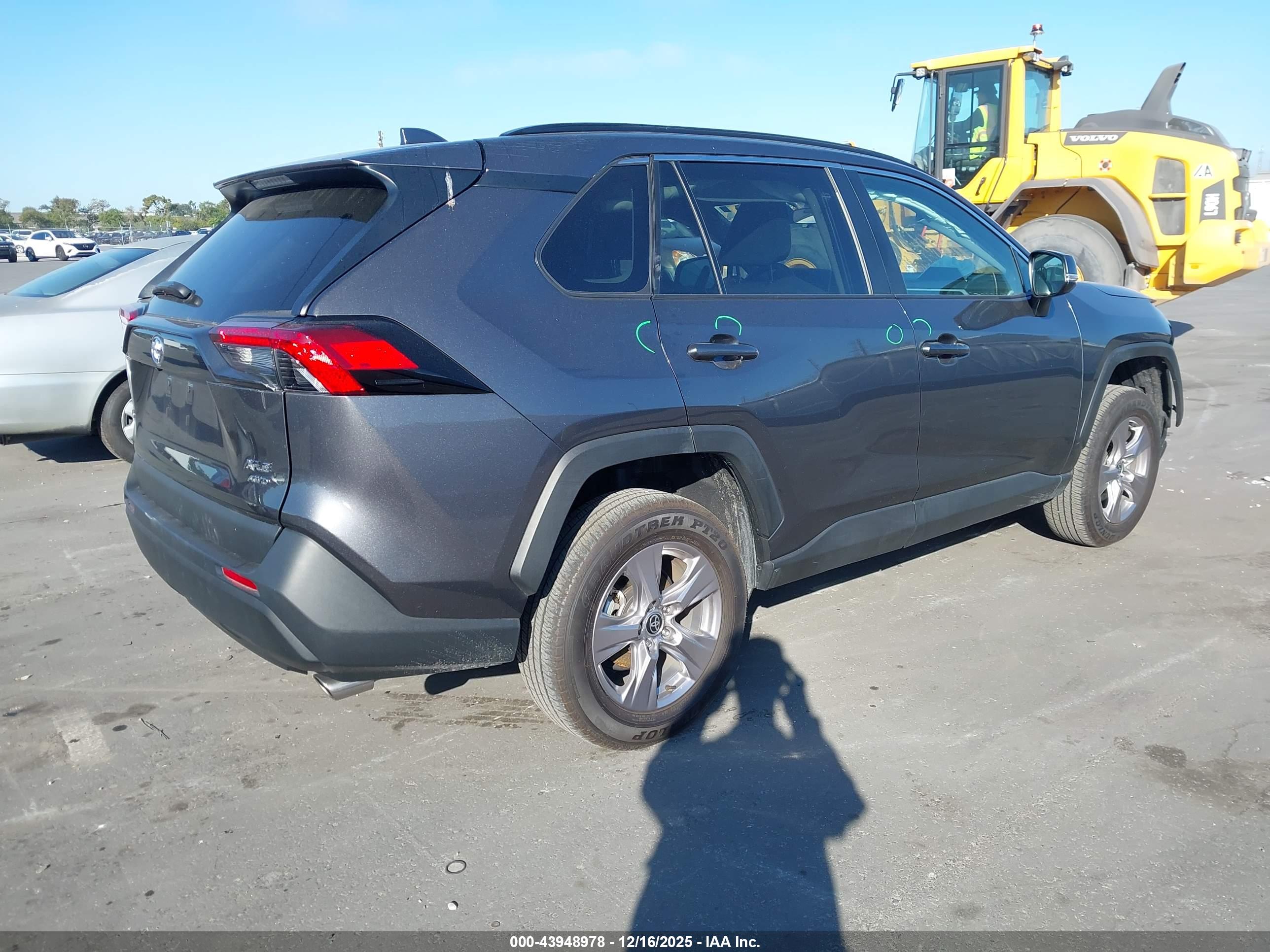 TOYOTA RAV4 image 4