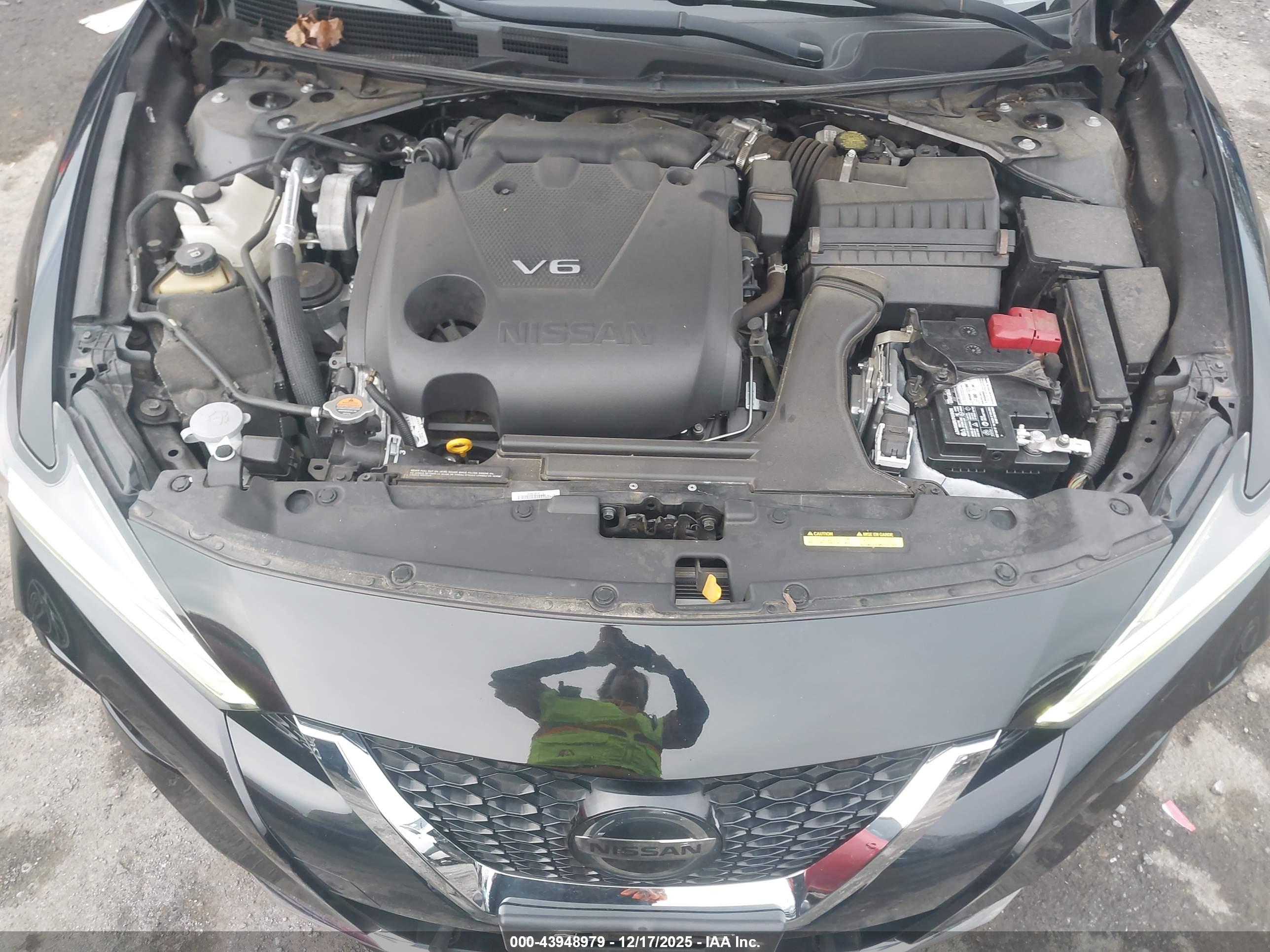 NISSAN MAXIMA image 10
