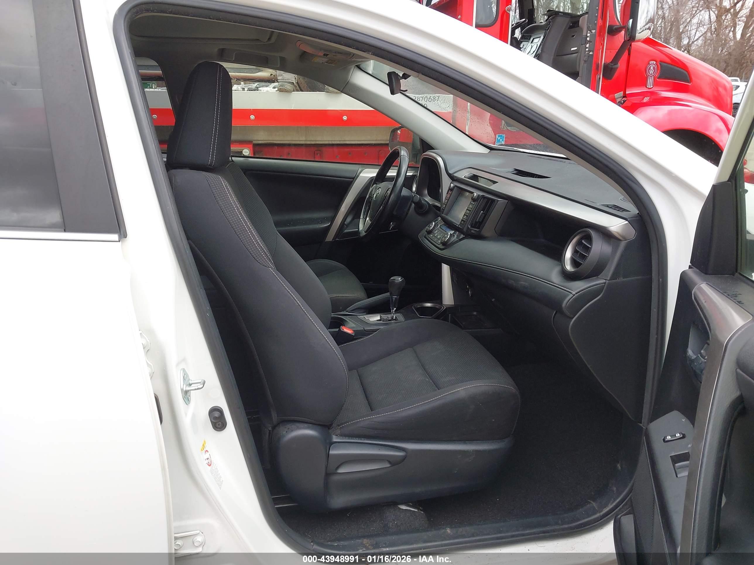 TOYOTA RAV4 image 5