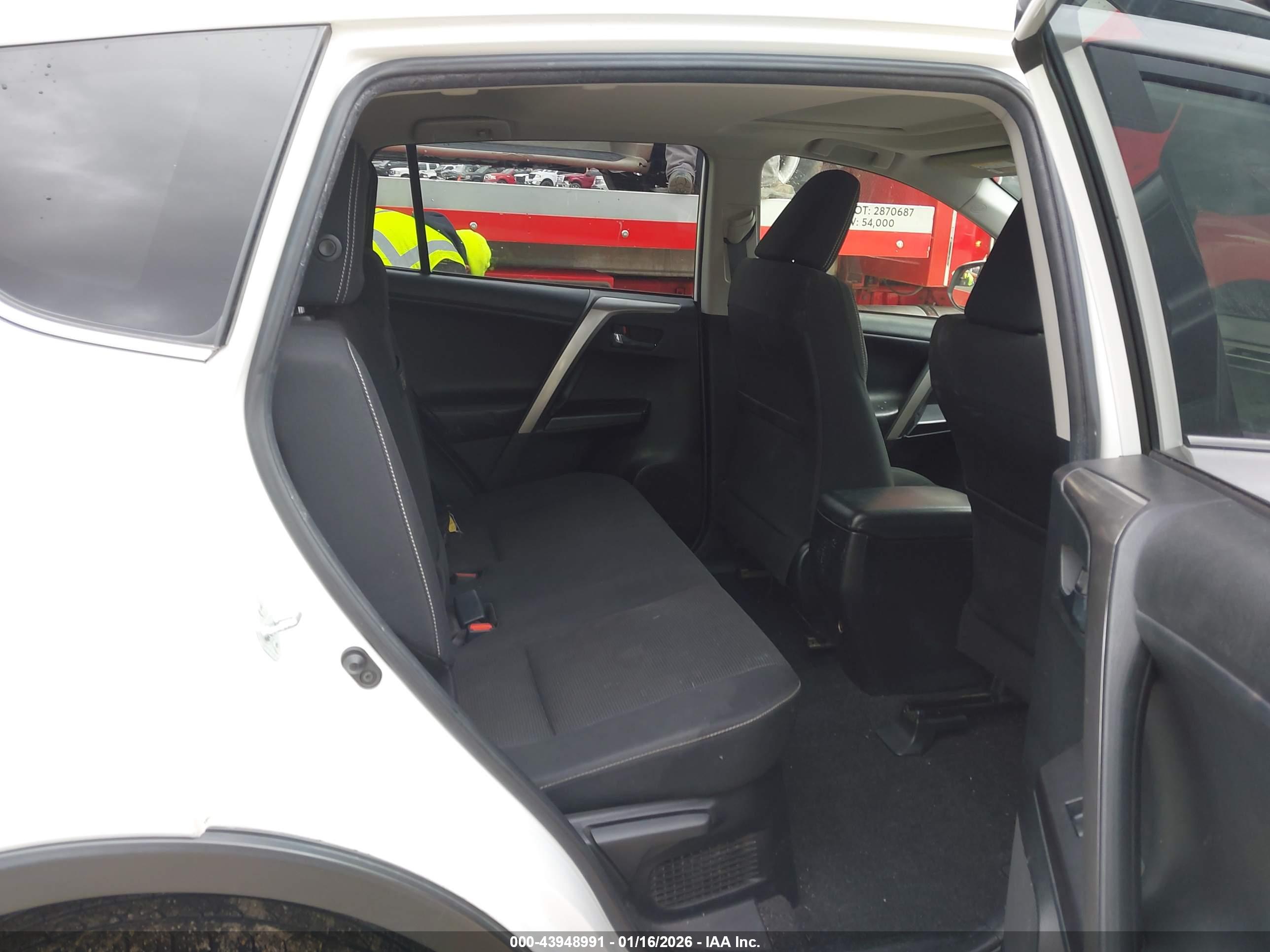 TOYOTA RAV4 image 8