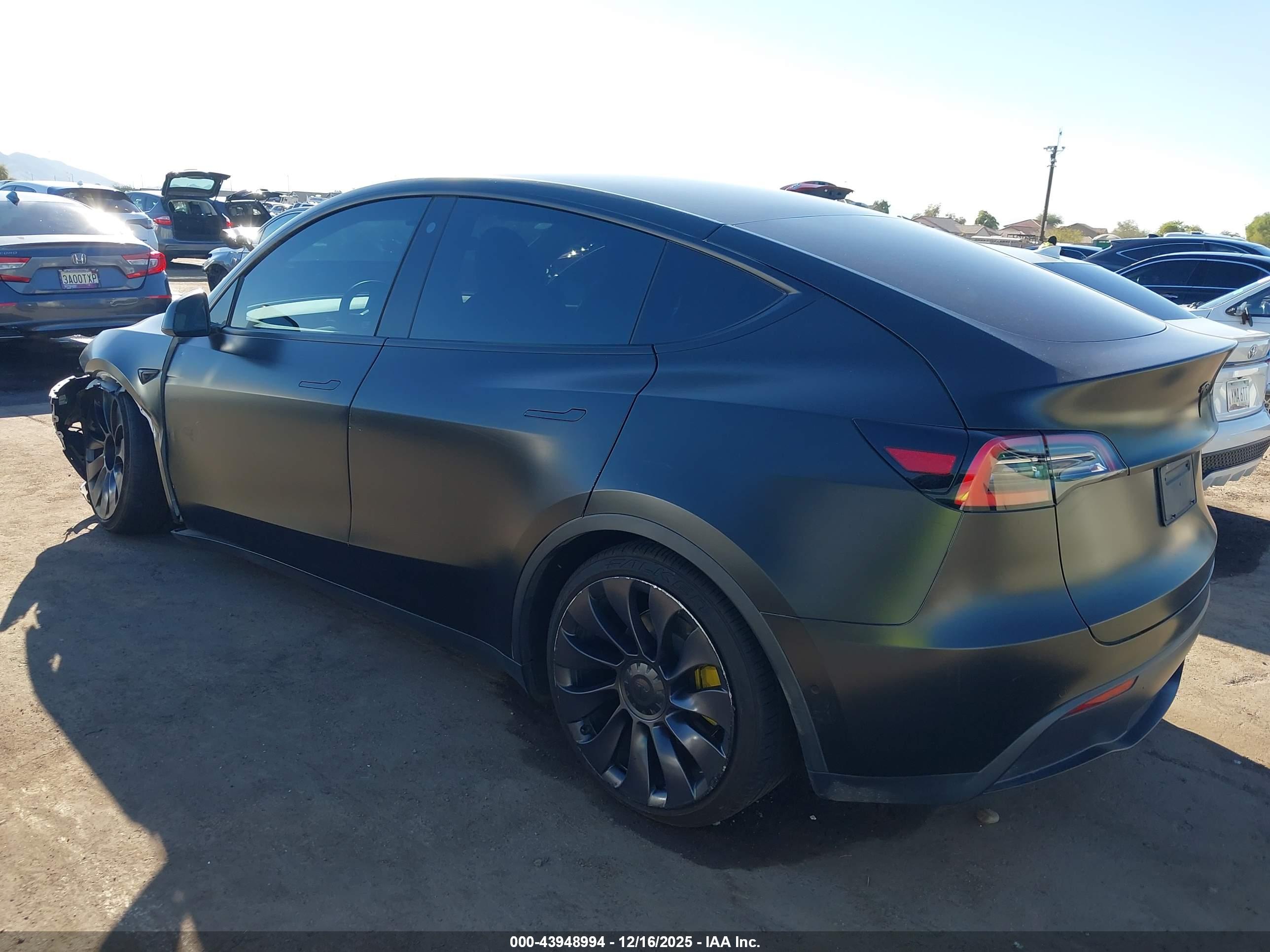 TESLA MODEL image 3