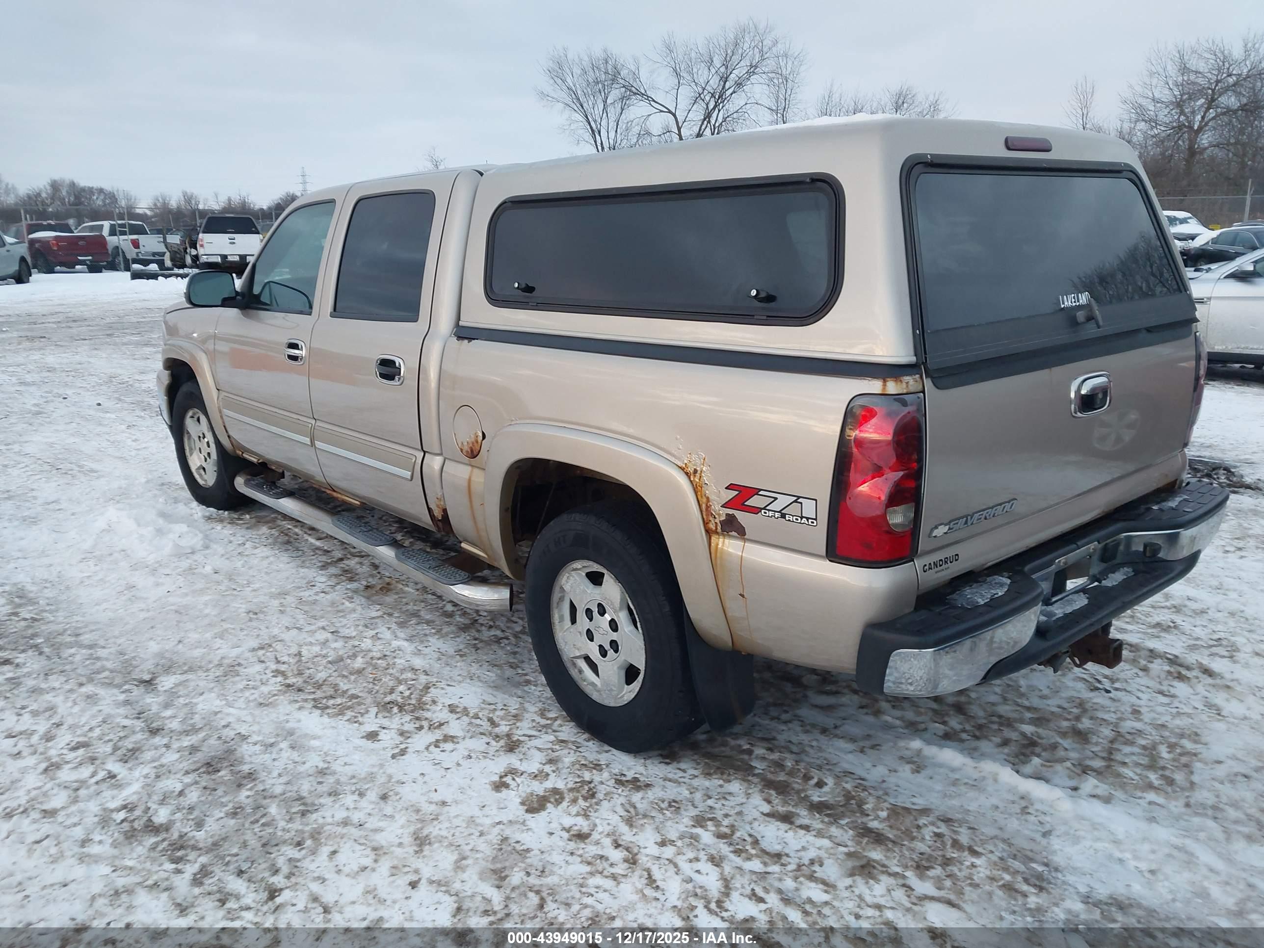 CHEVROLET SILVERADO image 3