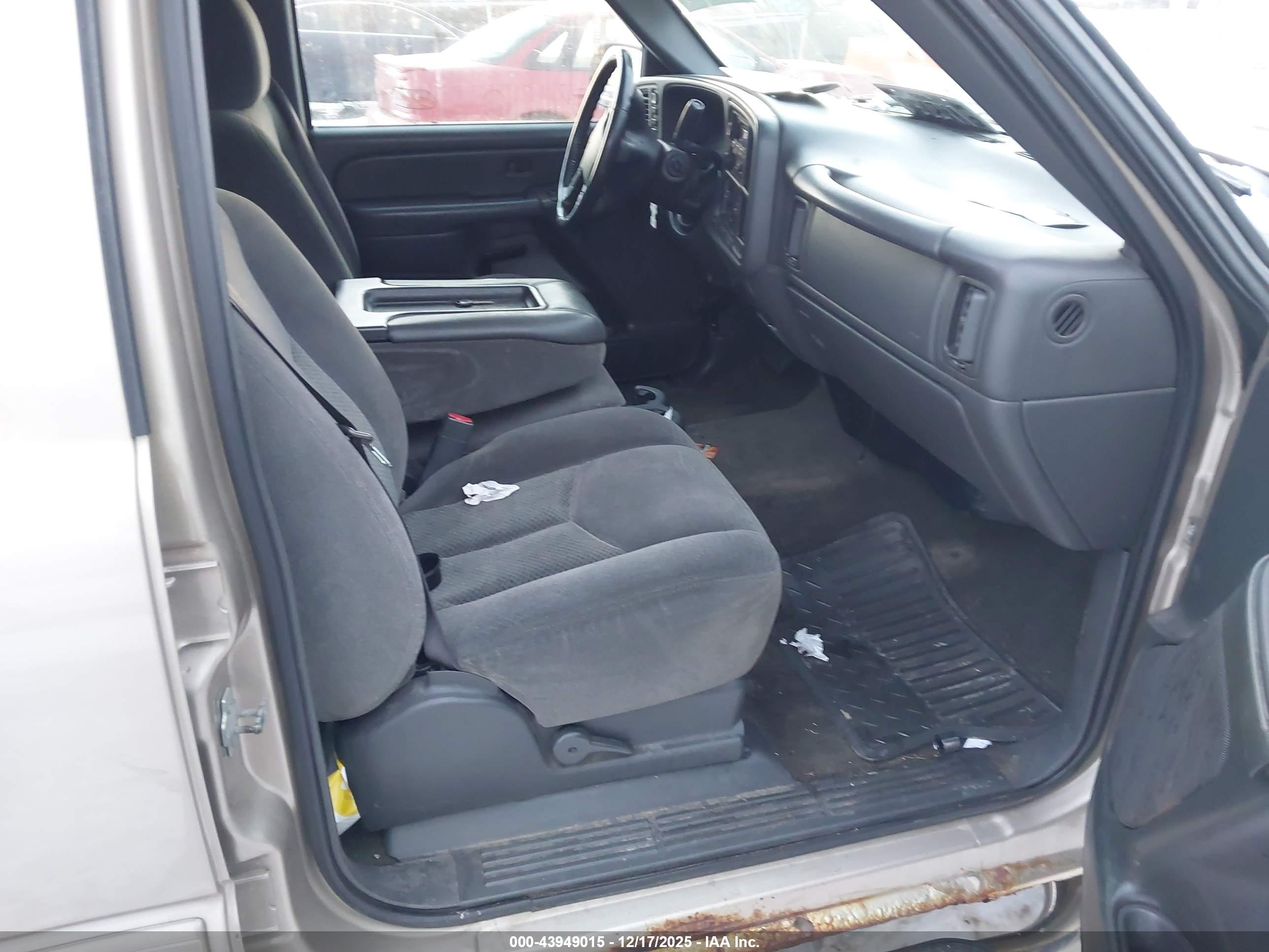 CHEVROLET SILVERADO image 5