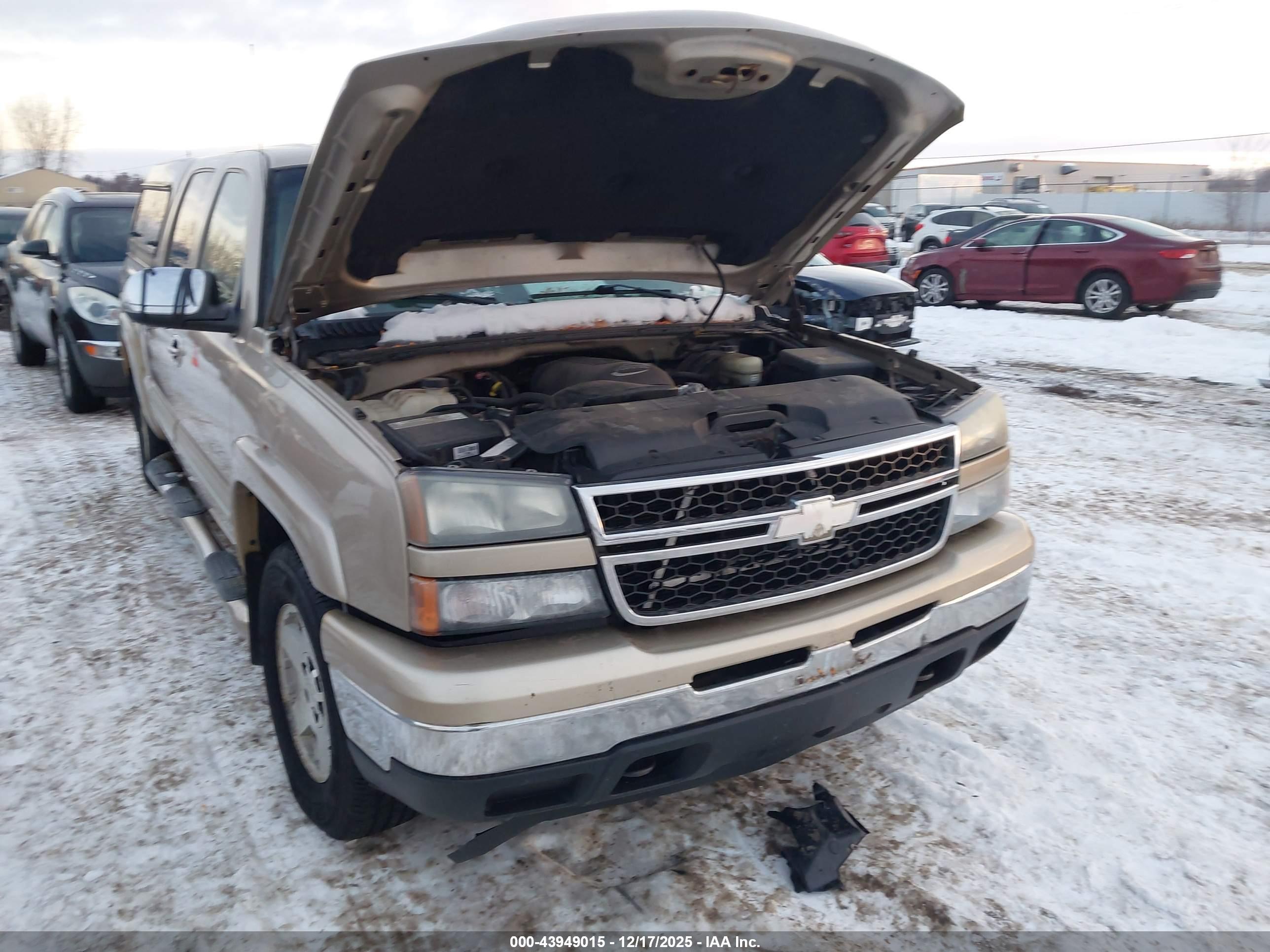 CHEVROLET SILVERADO image 6