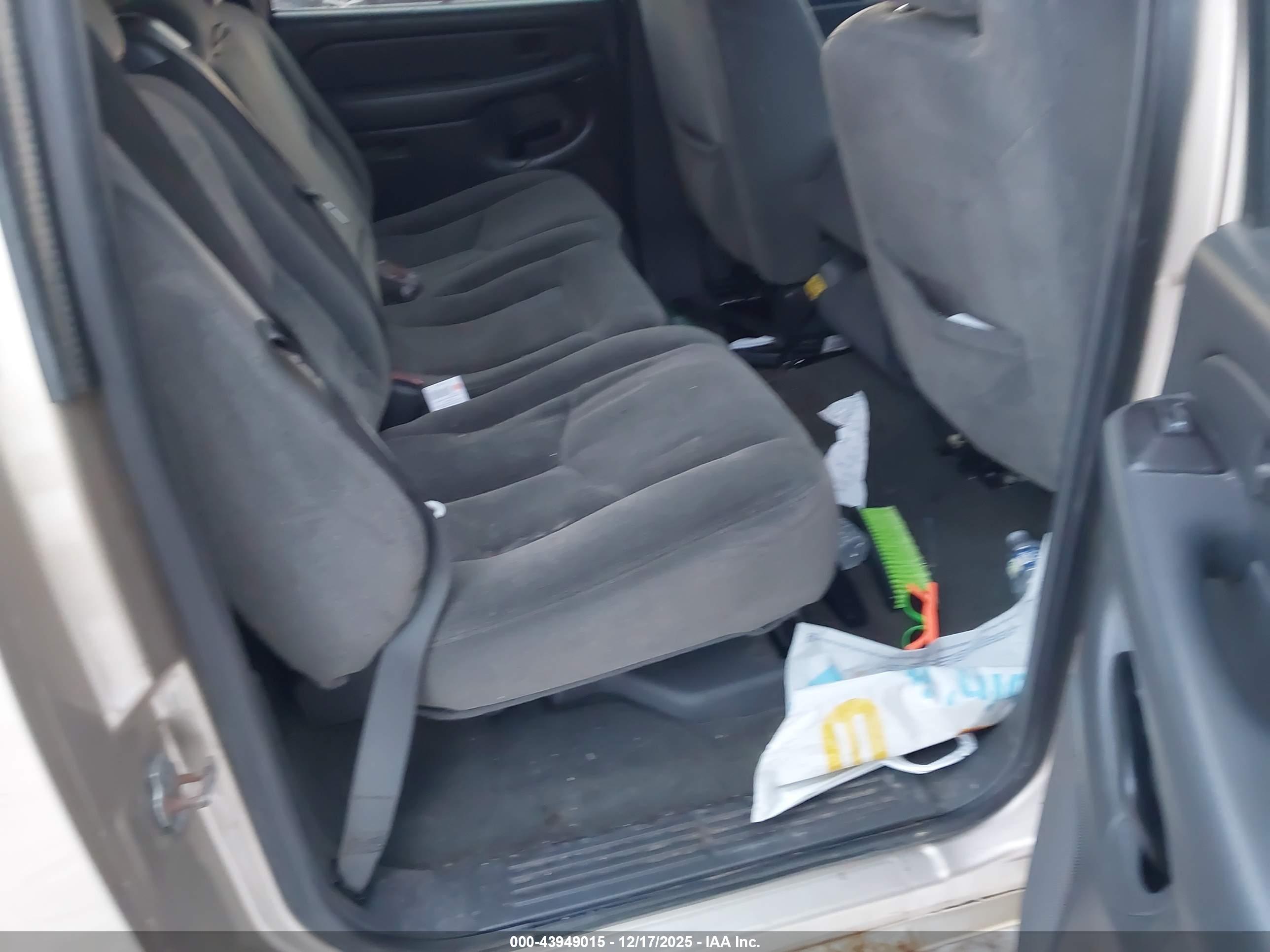 CHEVROLET SILVERADO image 8