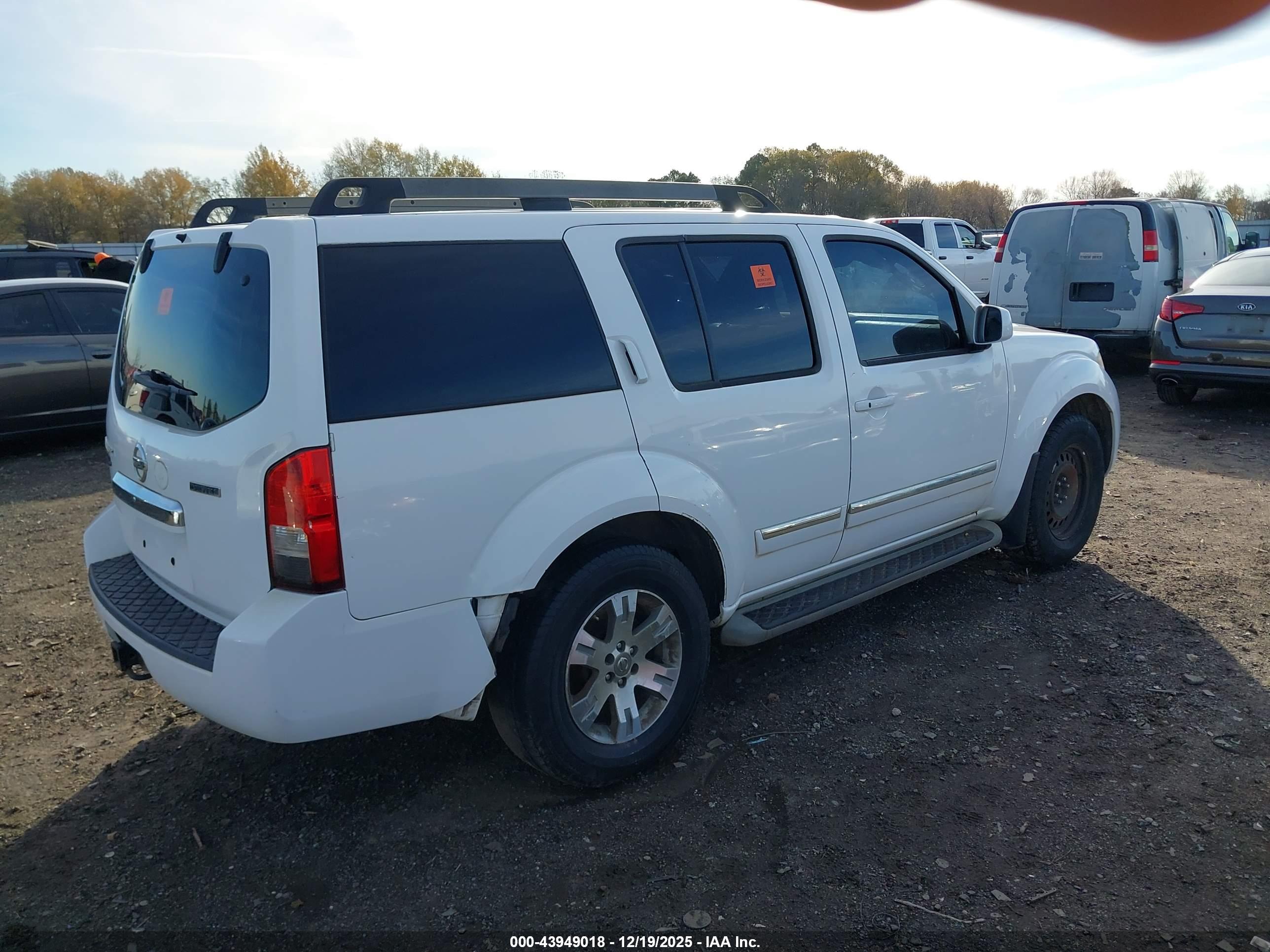 NISSAN PATHFINDER image 4