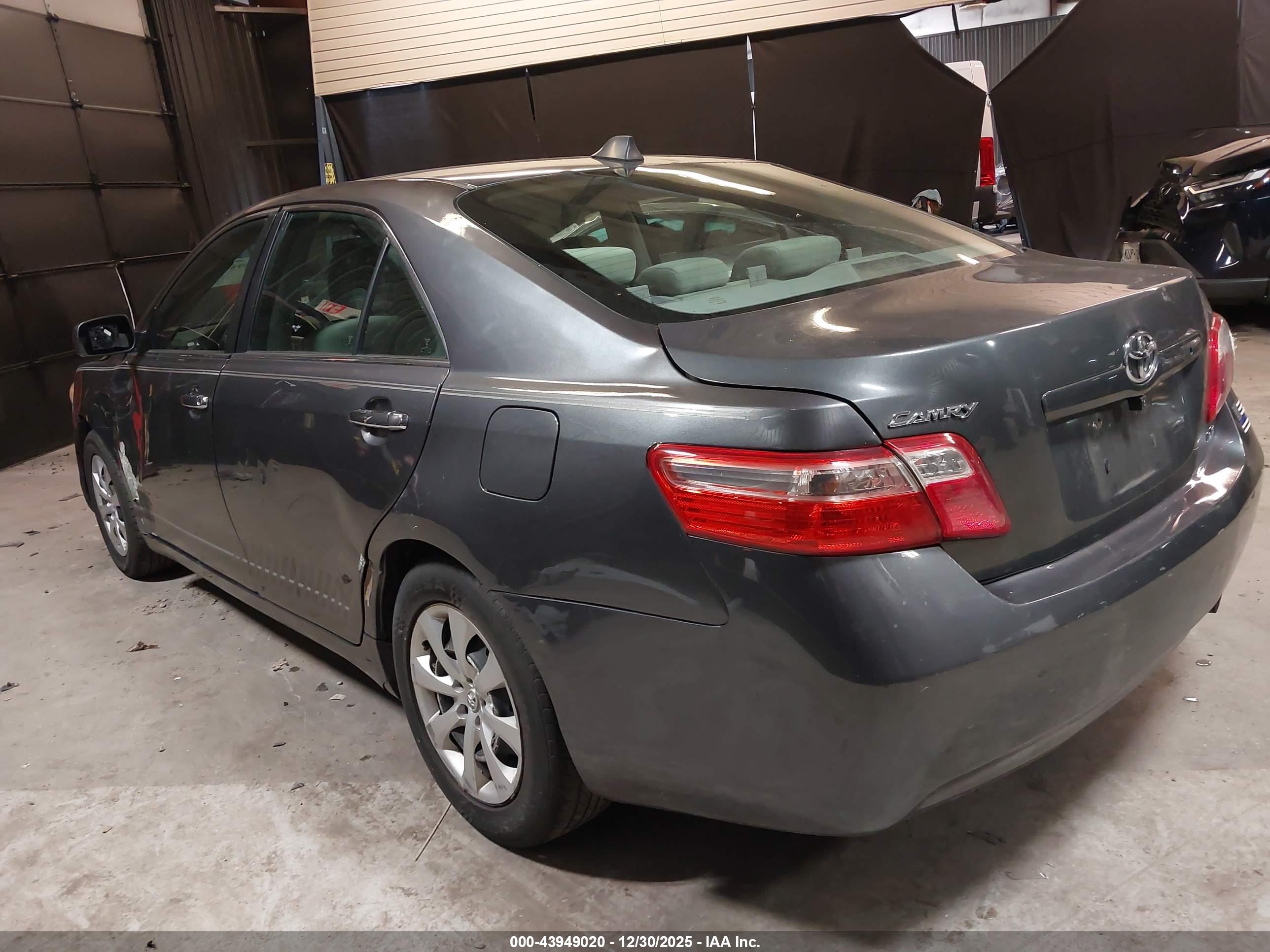 TOYOTA CAMRY image 3