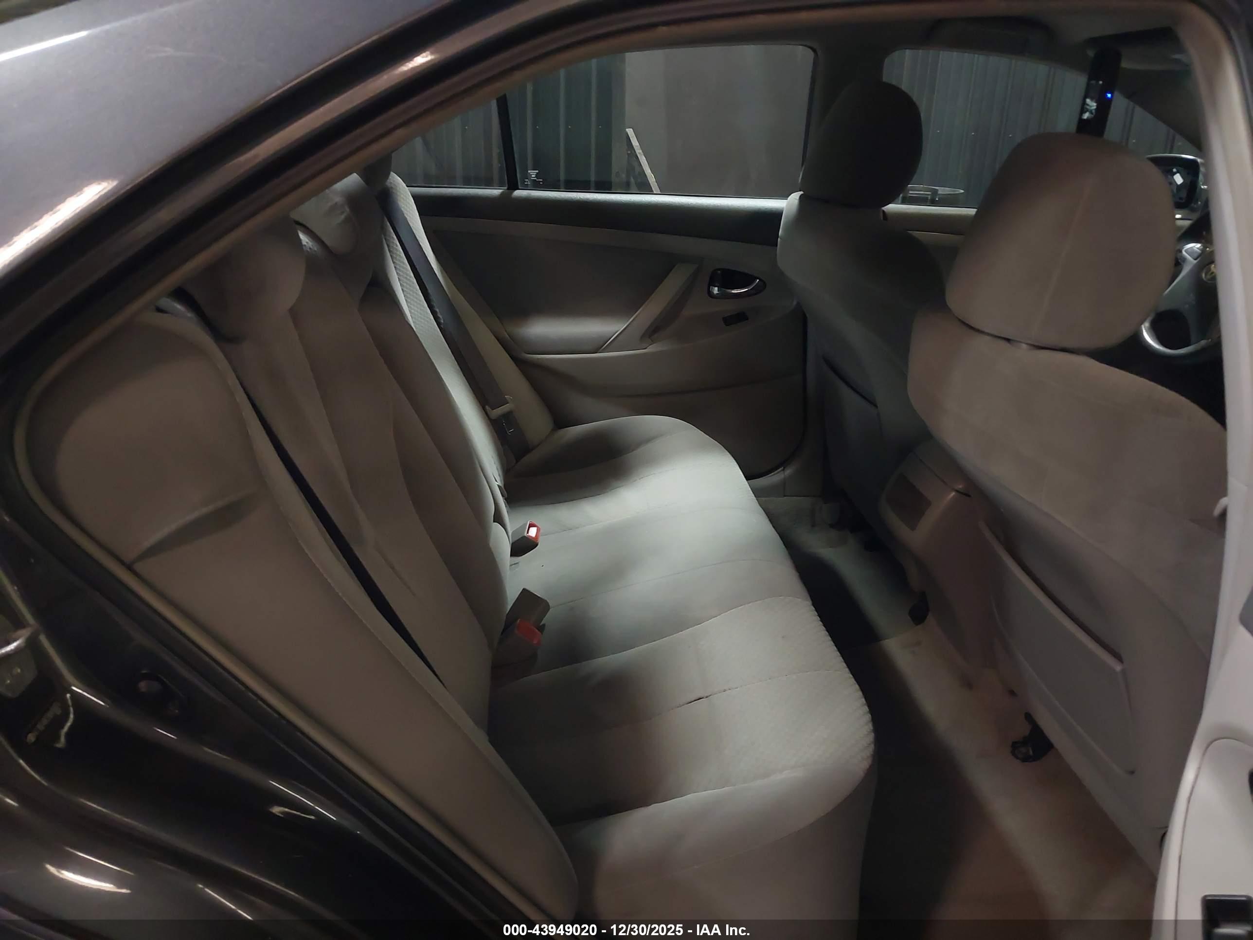 TOYOTA CAMRY image 8