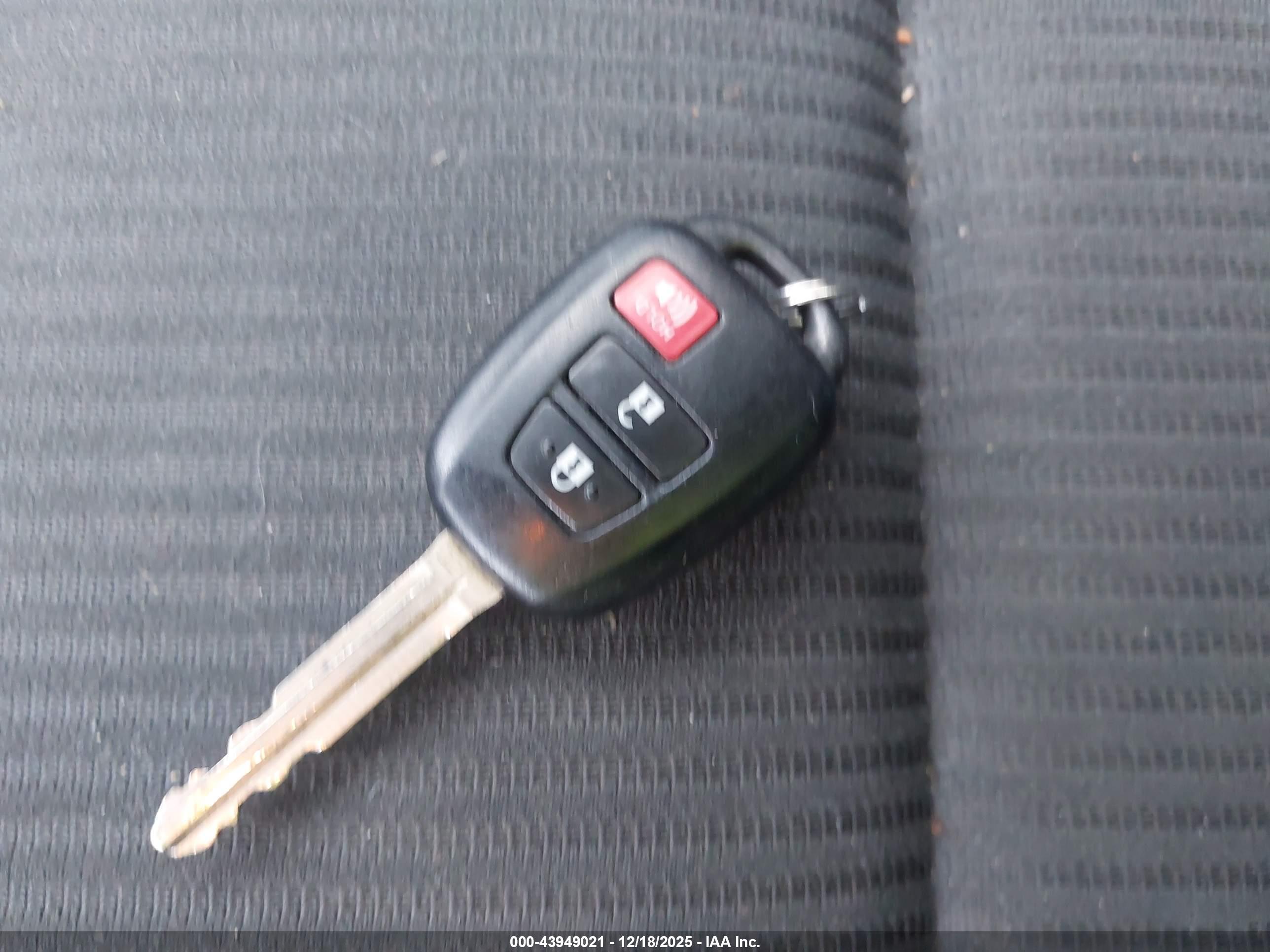 TOYOTA RAV4 image 11