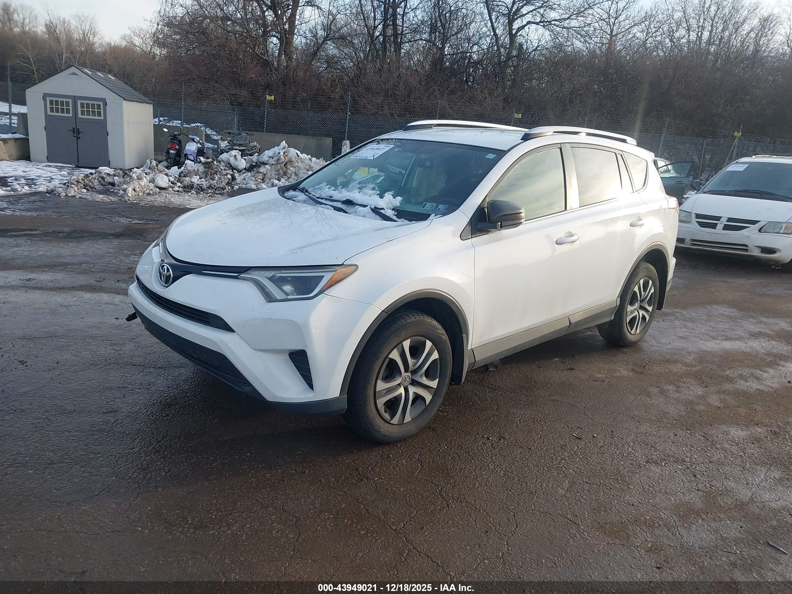 TOYOTA RAV4 image 2