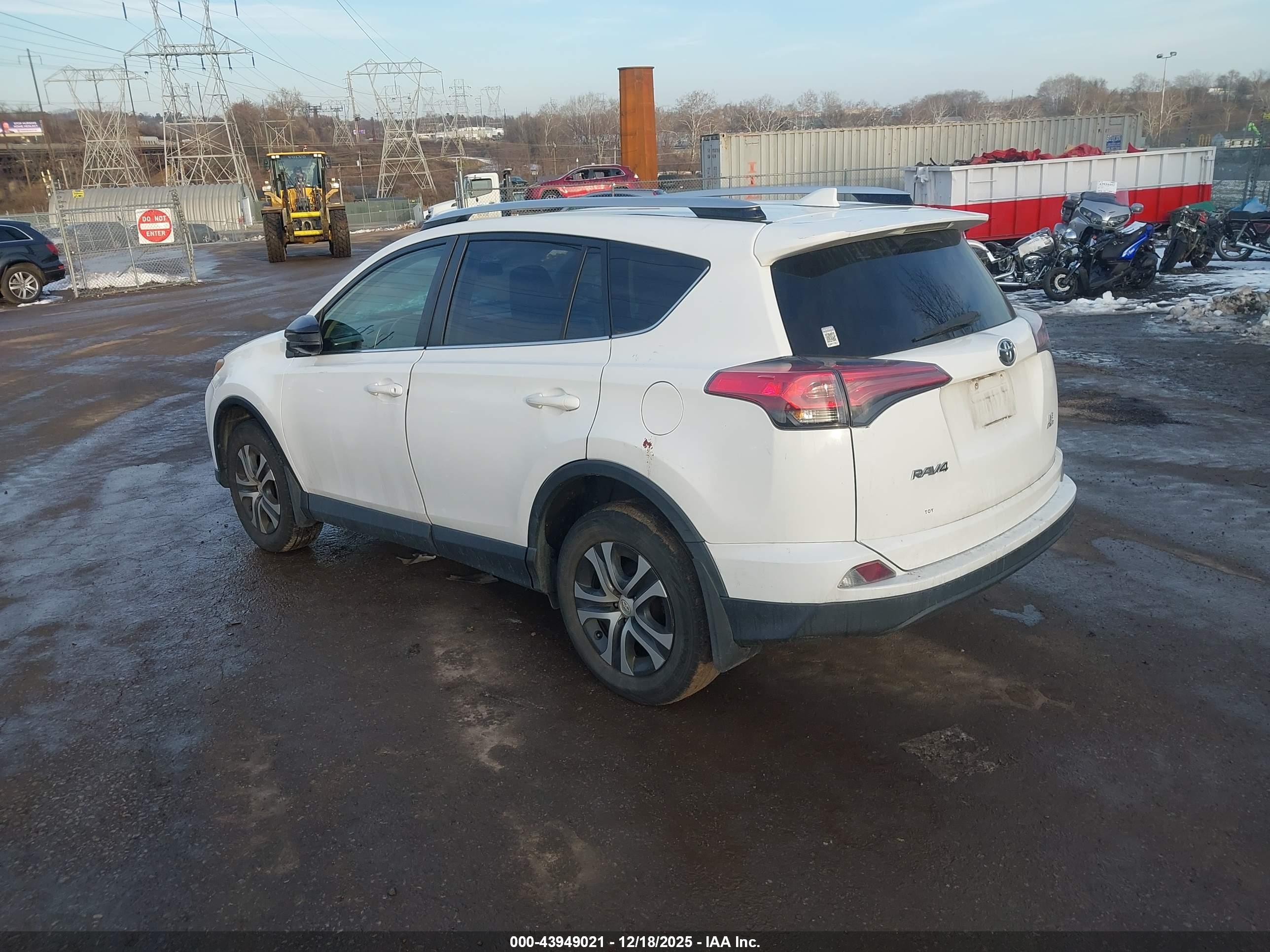 TOYOTA RAV4 image 3