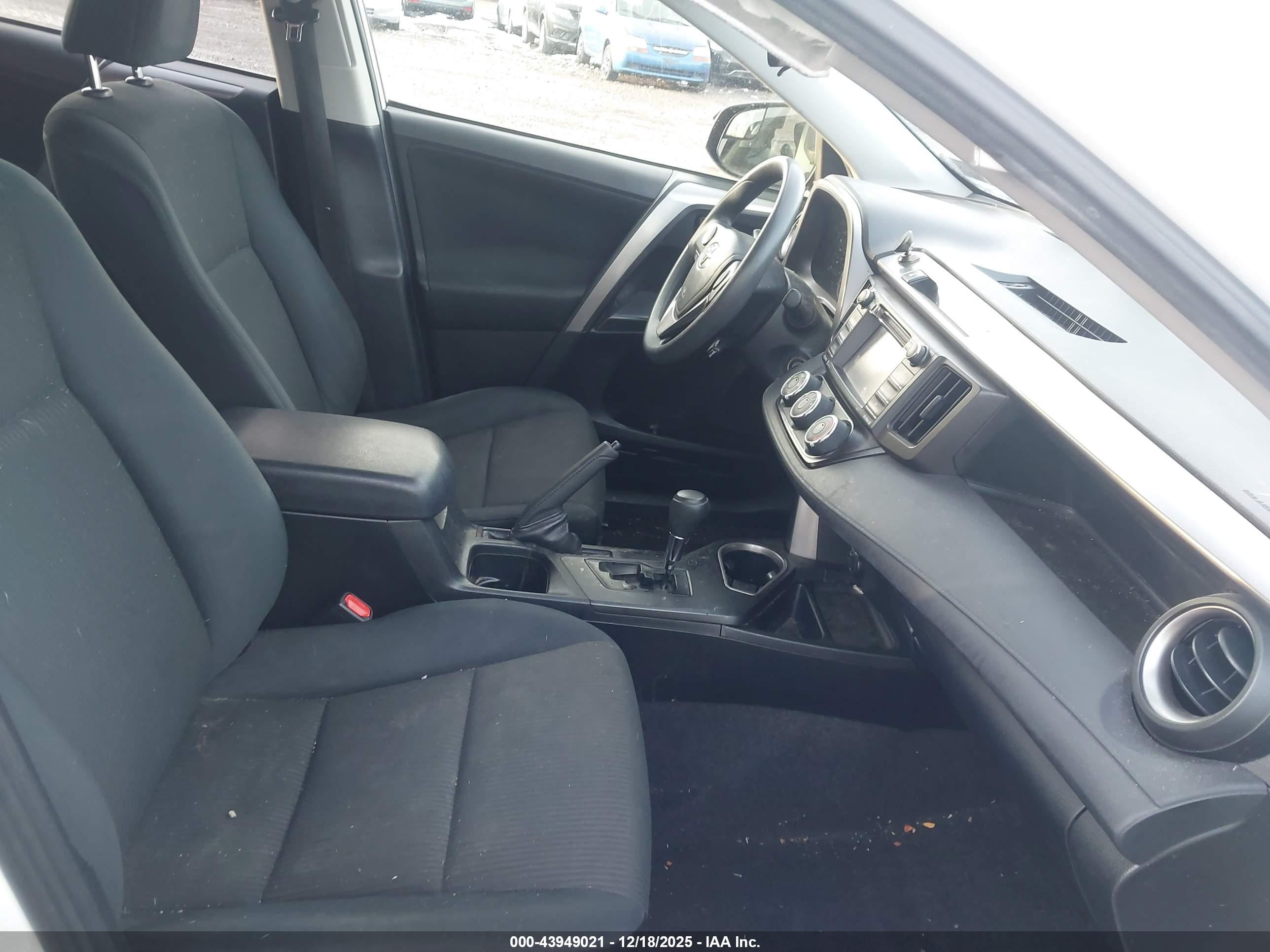 TOYOTA RAV4 image 5