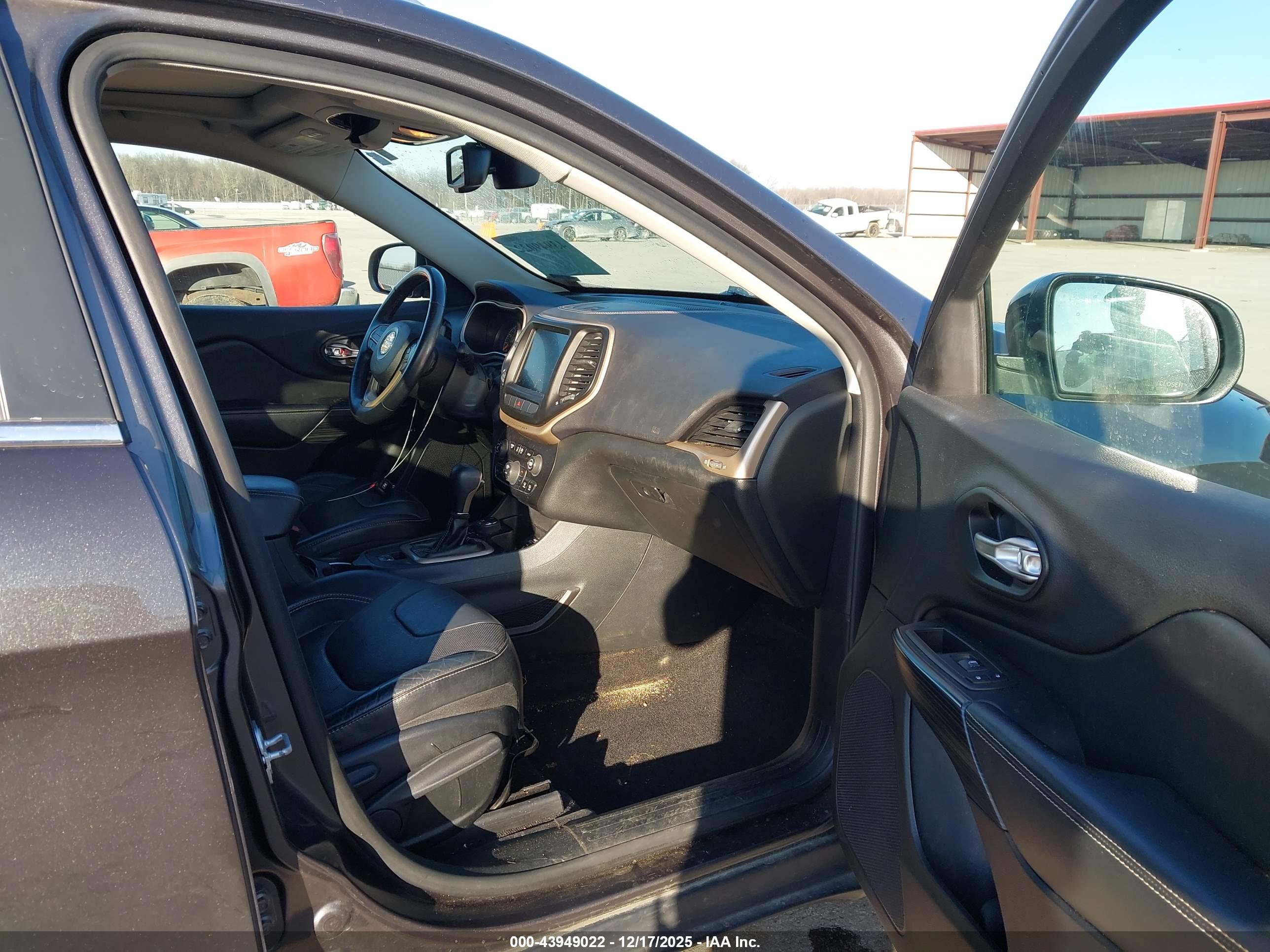 JEEP CHEROKEE image 5