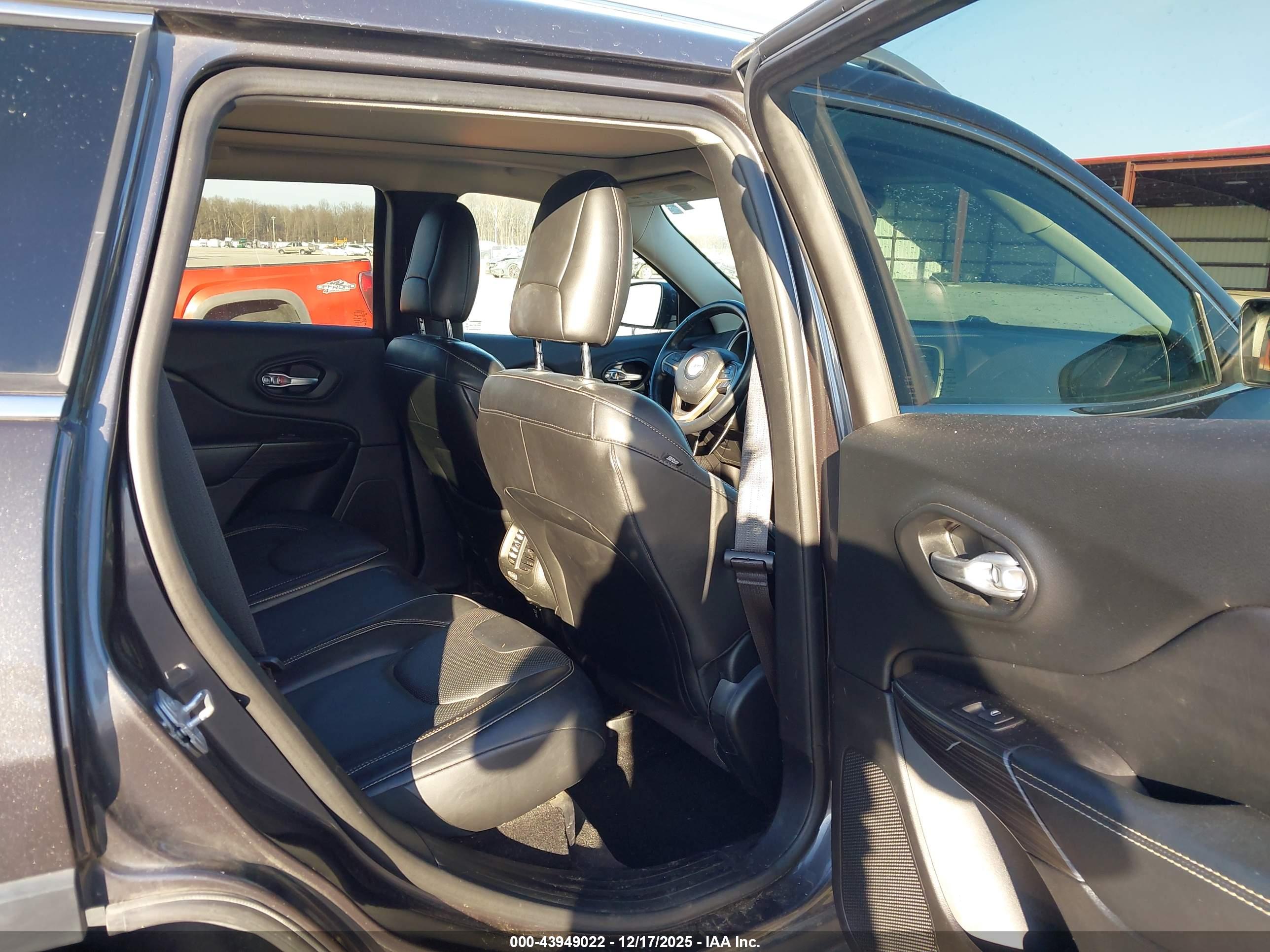 JEEP CHEROKEE image 8