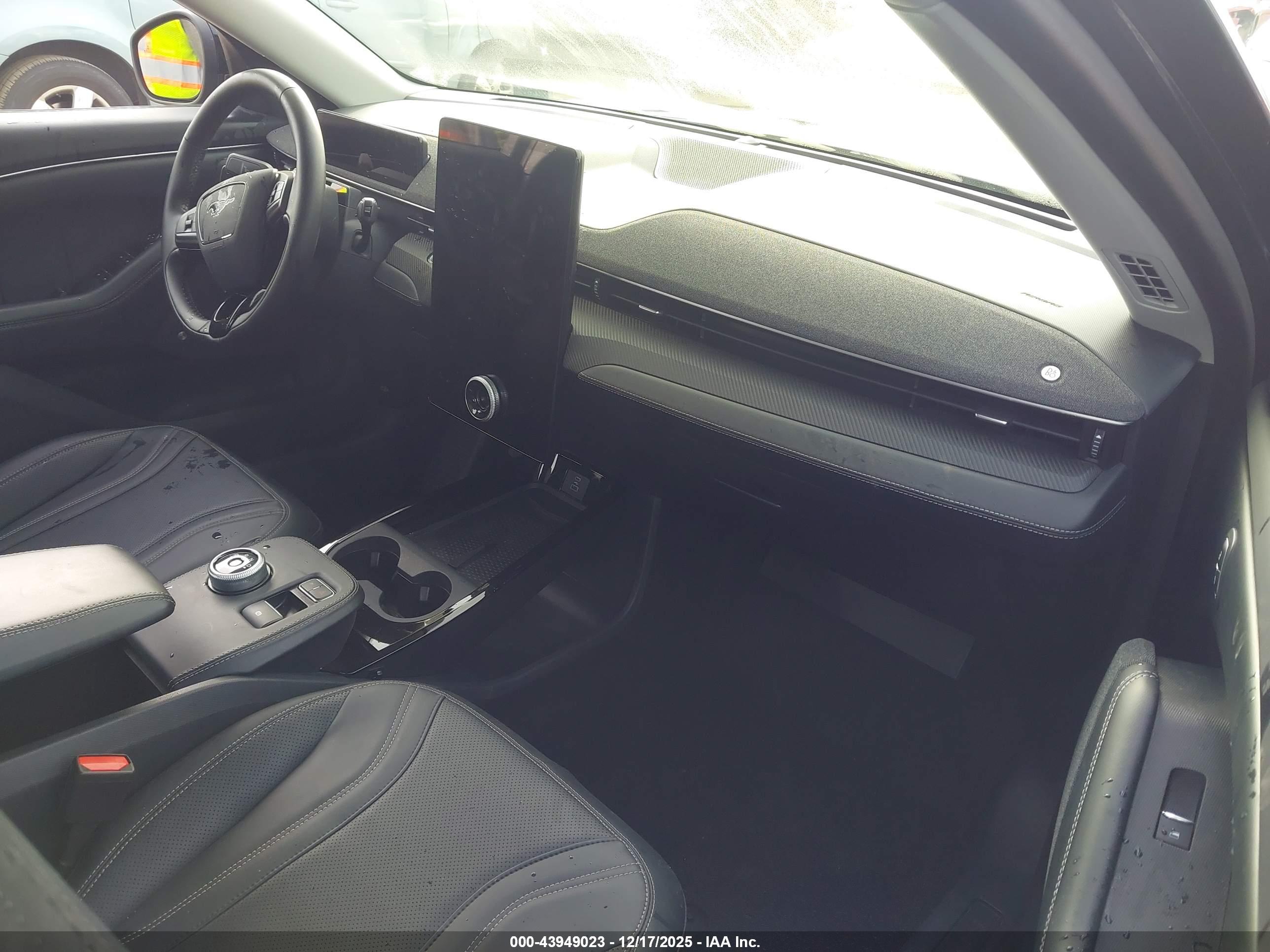 FORD MUSTANG image 5