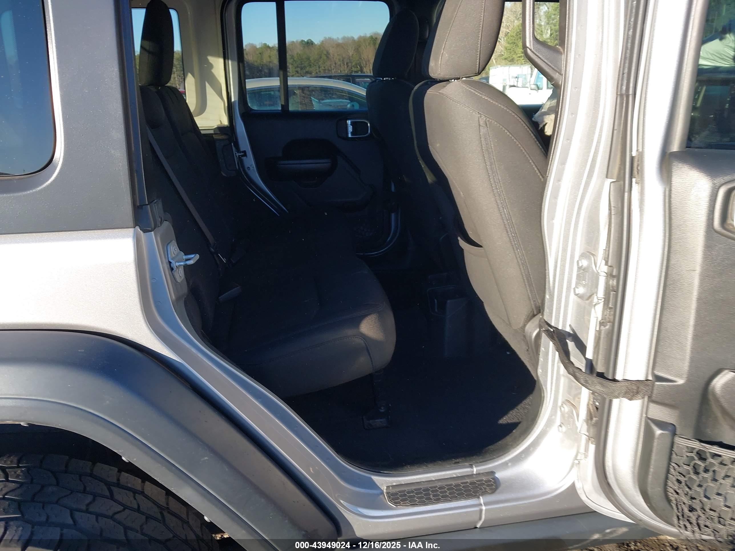 JEEP WRANGLER image 8