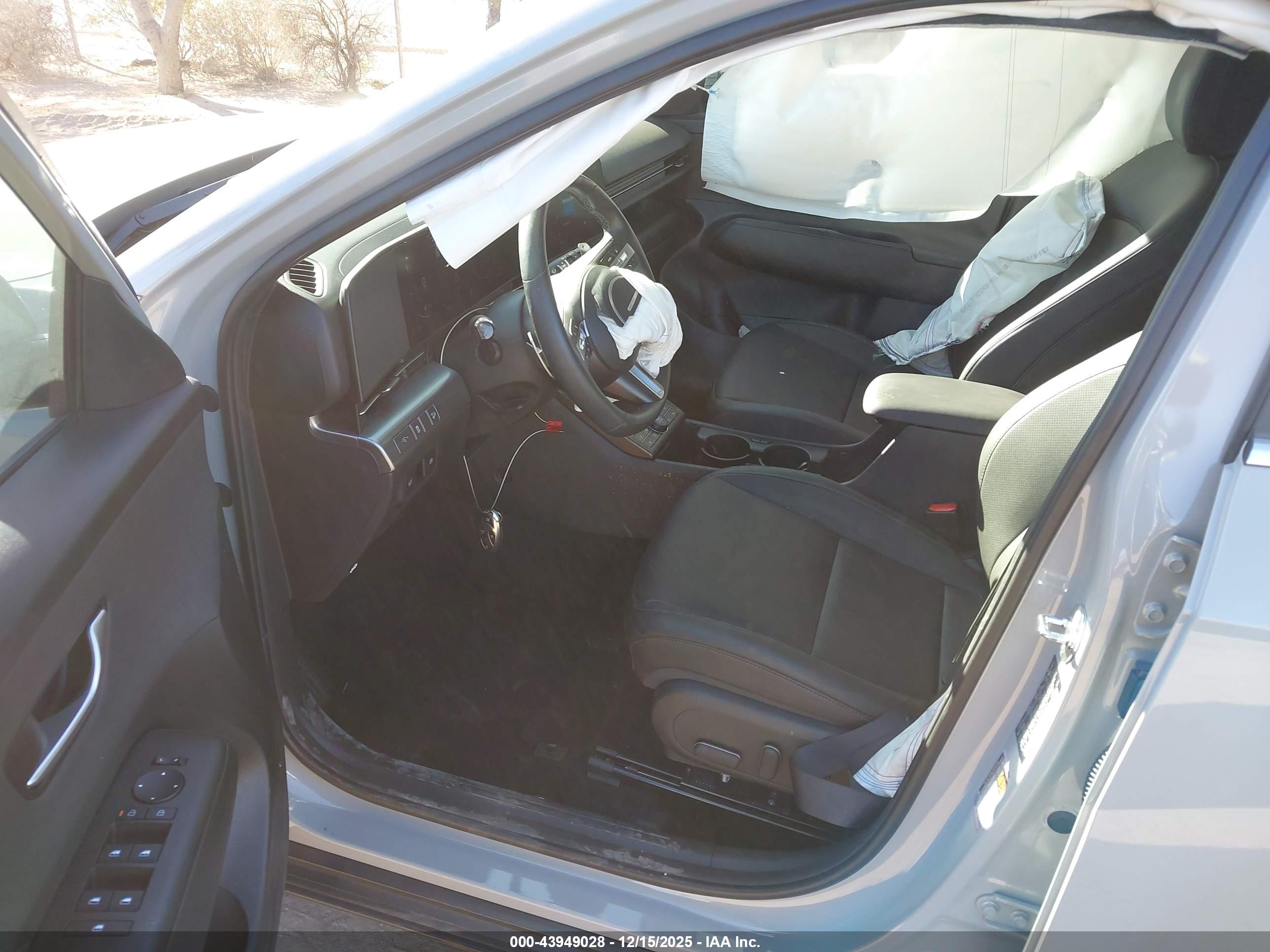 HYUNDAI KONA image 5