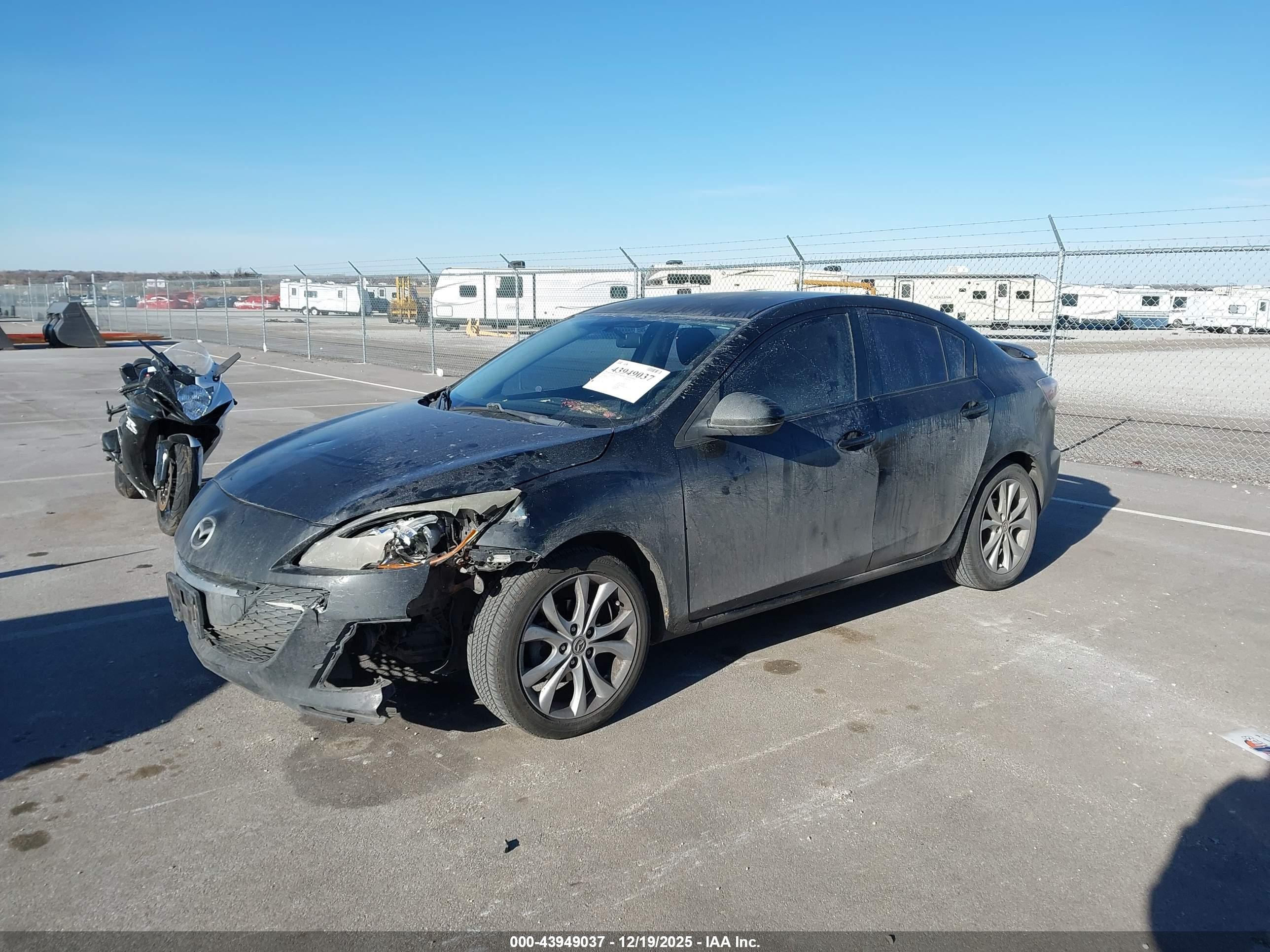 MAZDA MAZDA3 image 2