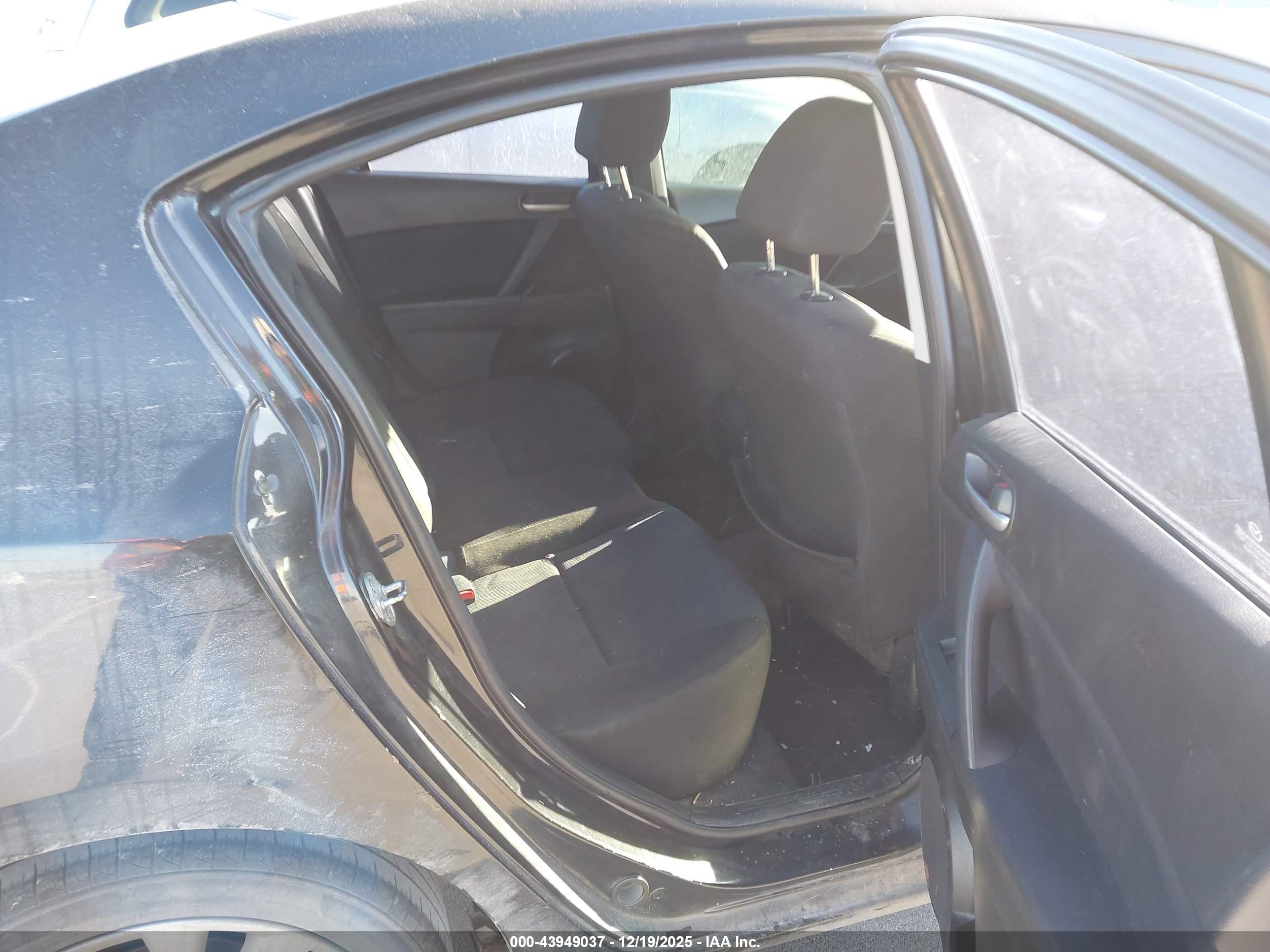 MAZDA MAZDA3 image 8