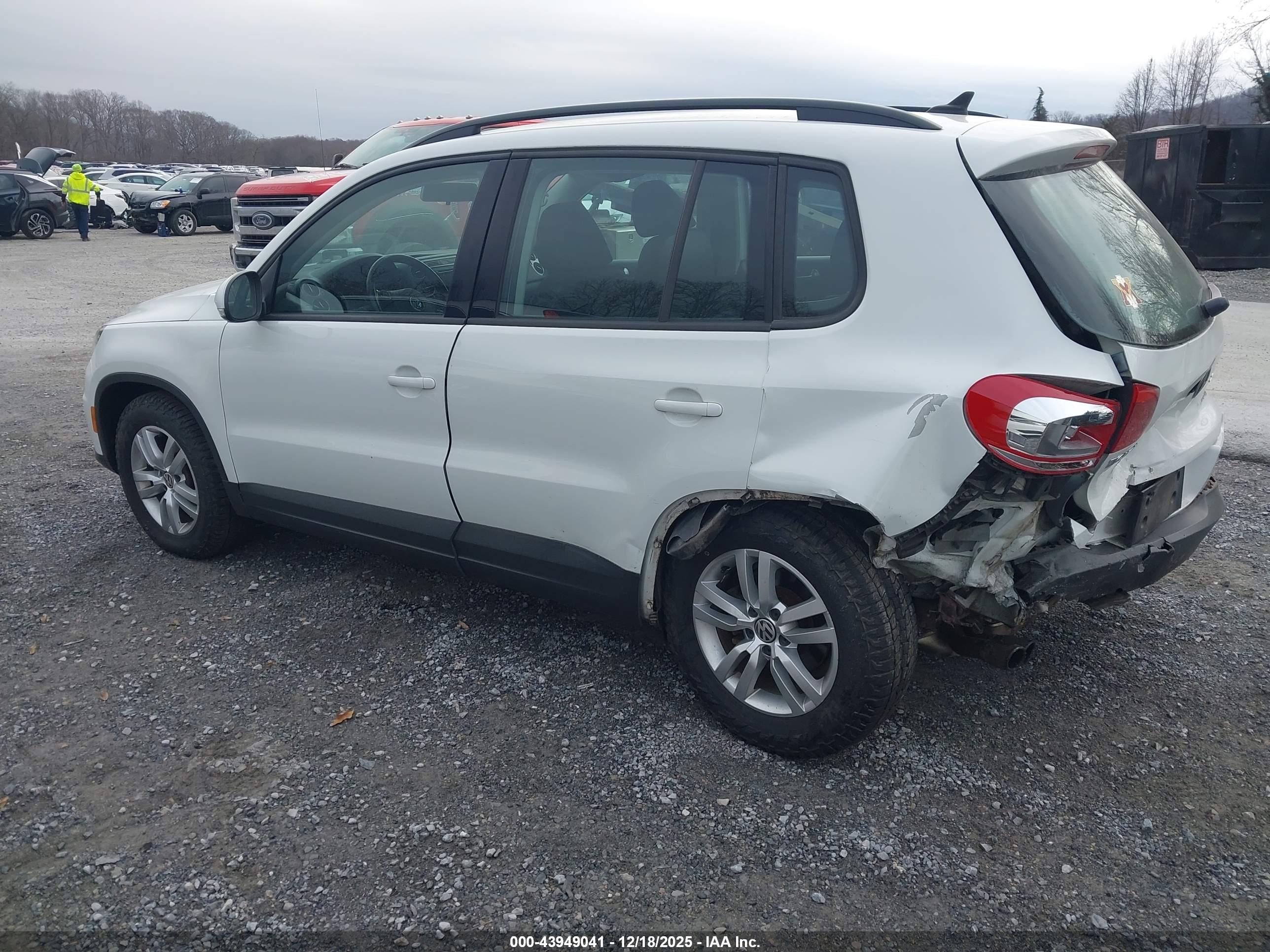 VOLKSWAGEN TIGUAN image 3
