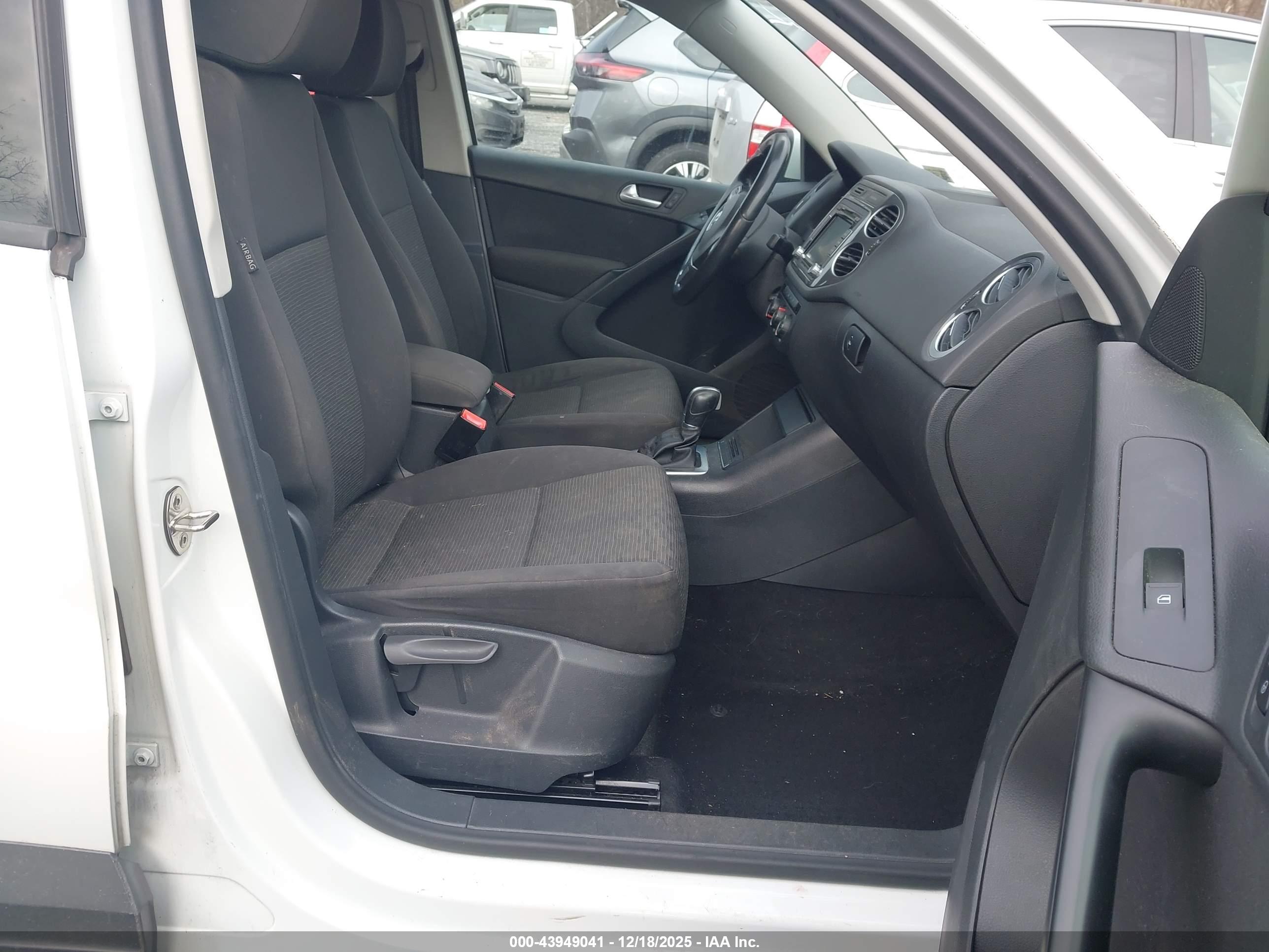 VOLKSWAGEN TIGUAN image 5