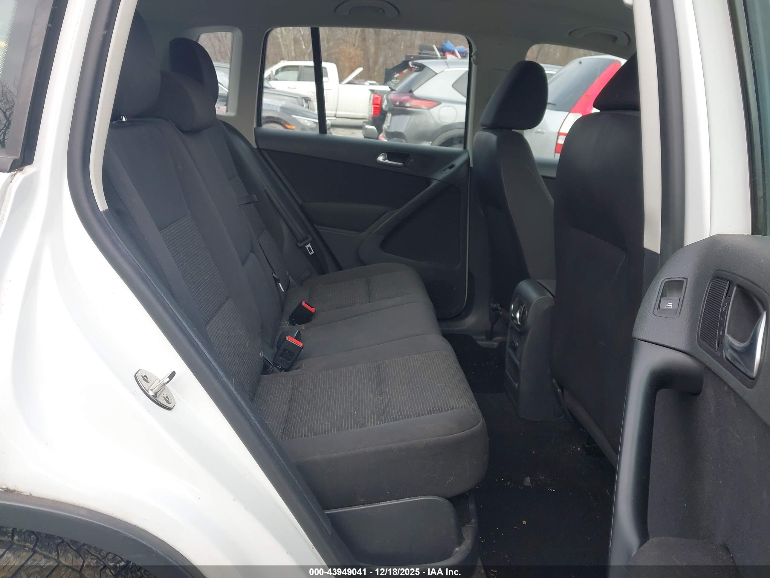 VOLKSWAGEN TIGUAN image 8