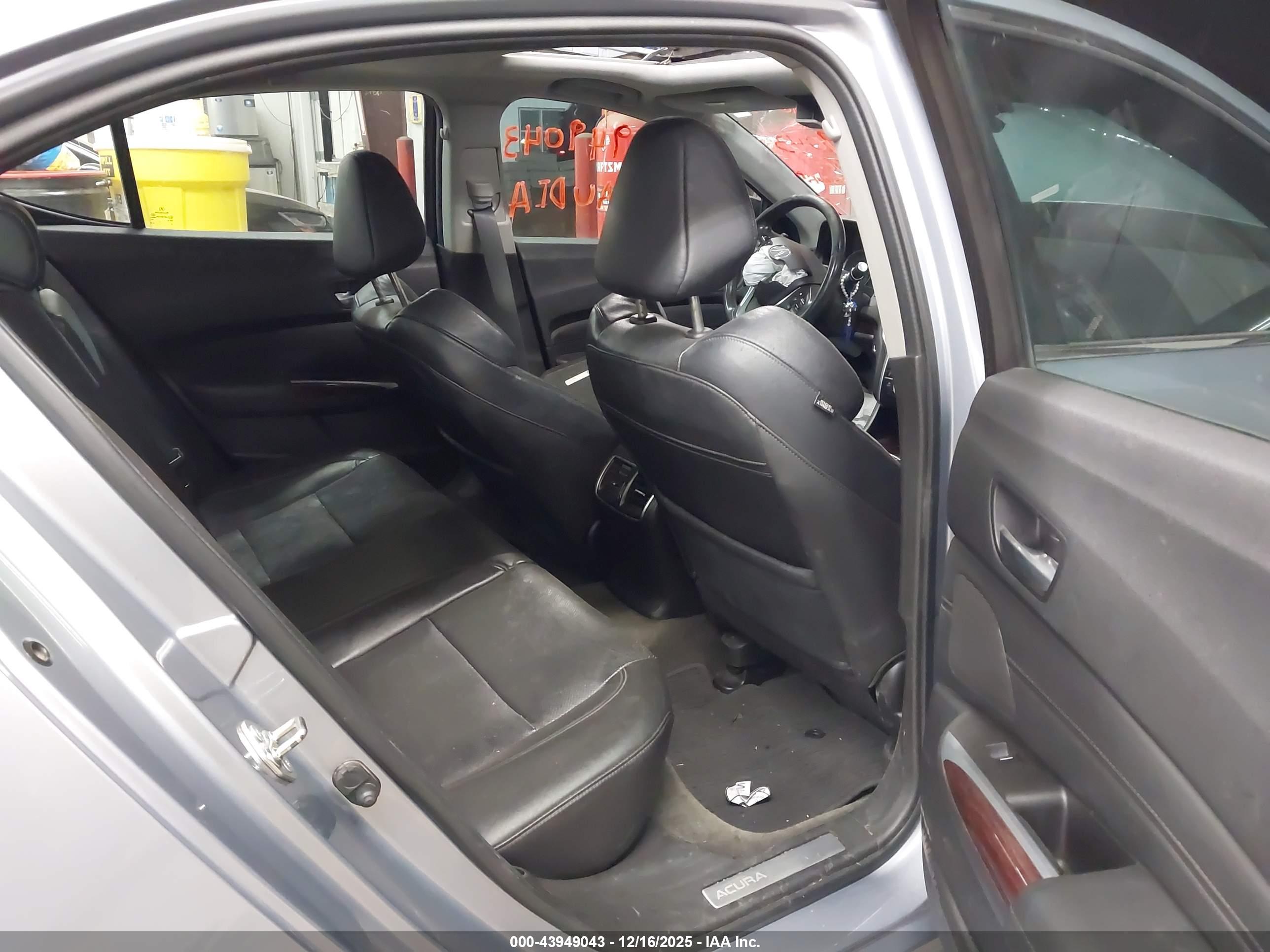 ACURA TLX image 8