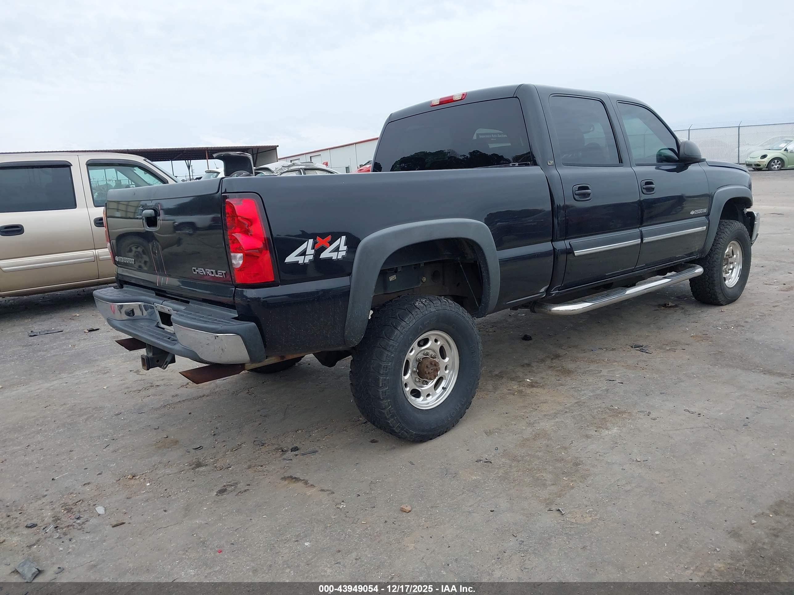 CHEVROLET SILVERADO image 4