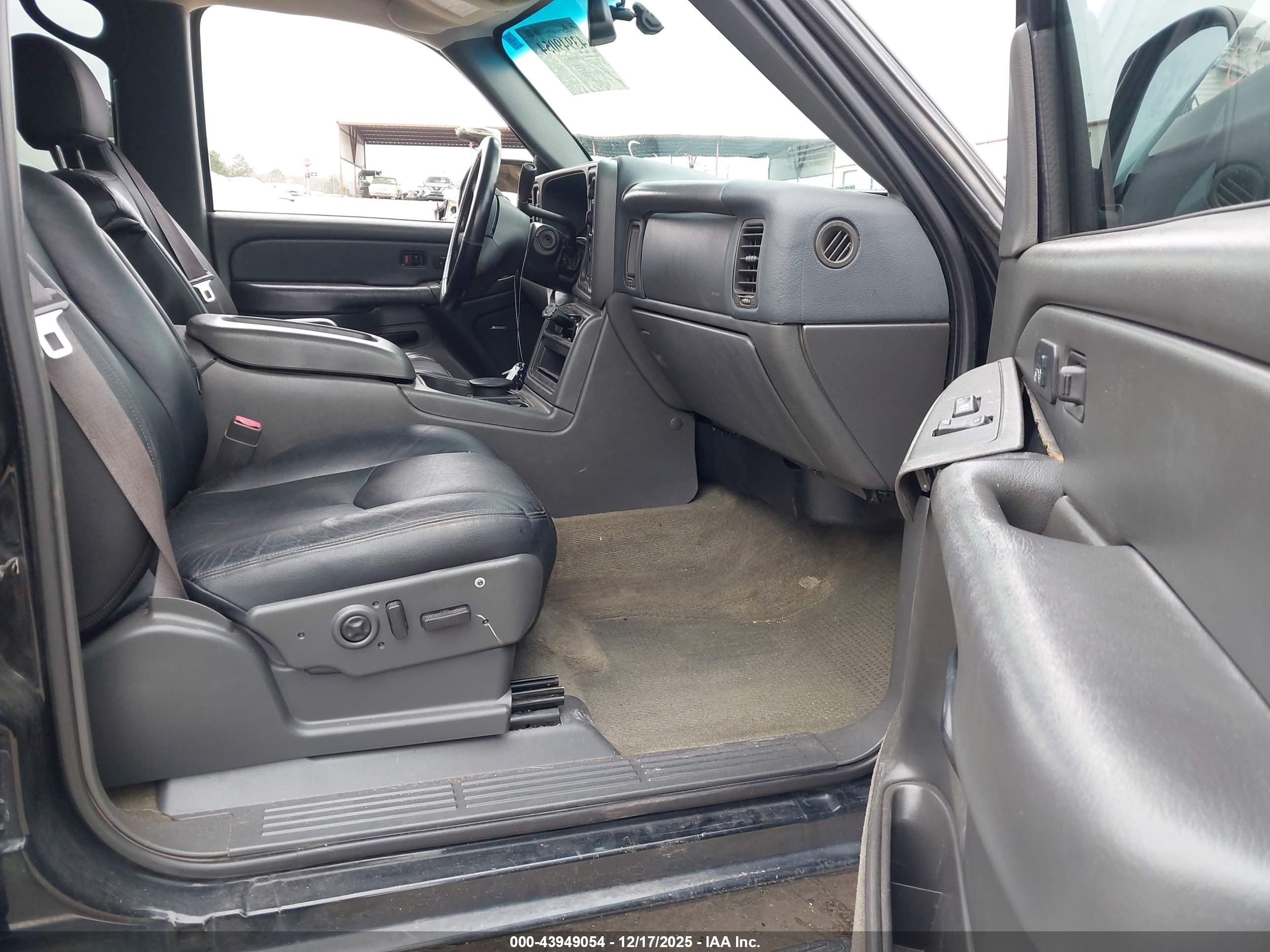 CHEVROLET SILVERADO image 5