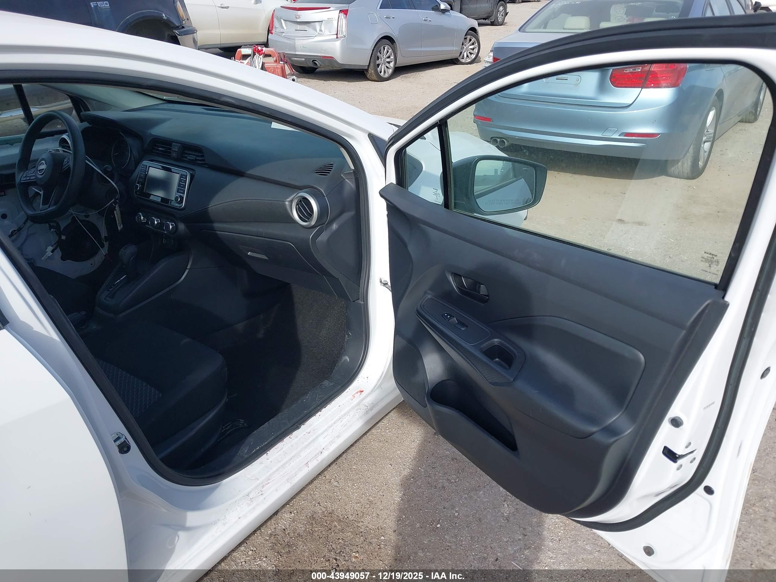 NISSAN VERSA image 5