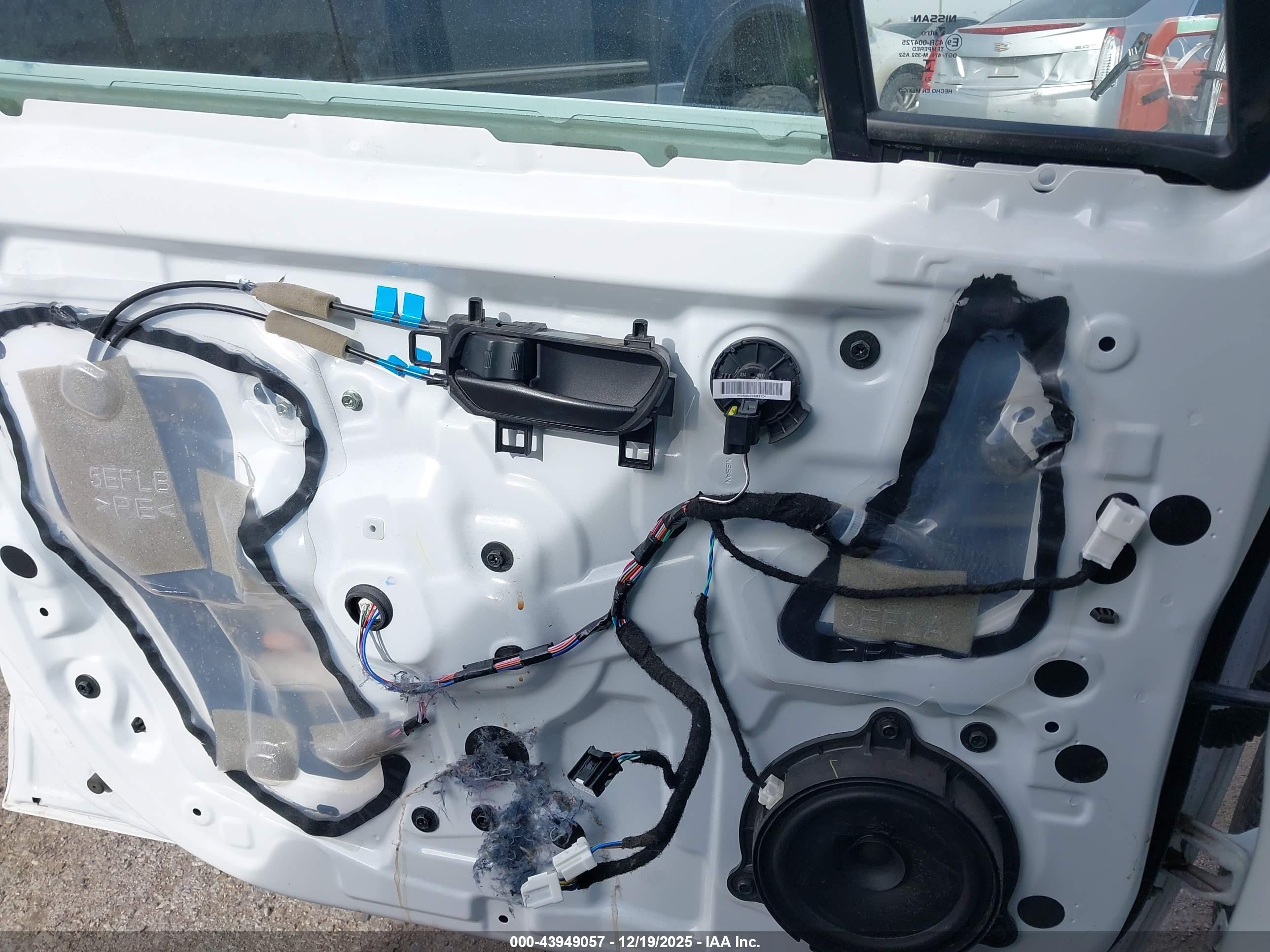 NISSAN VERSA image 6