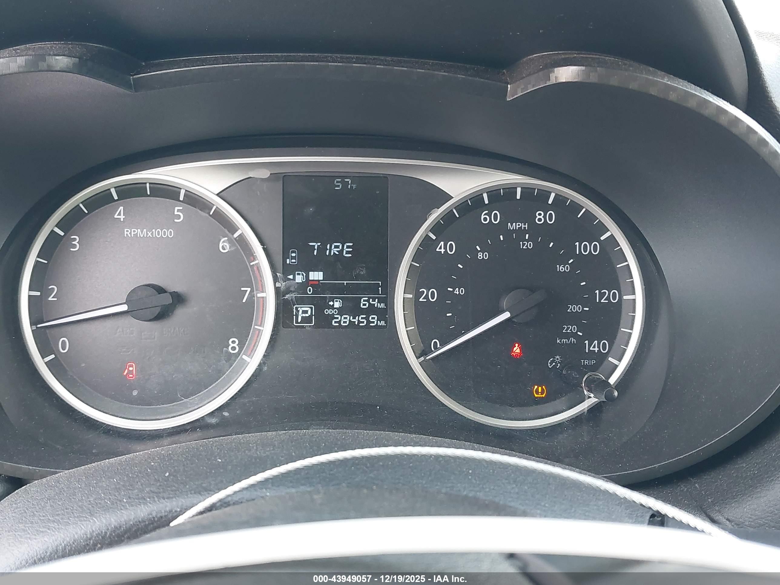 NISSAN VERSA image 7