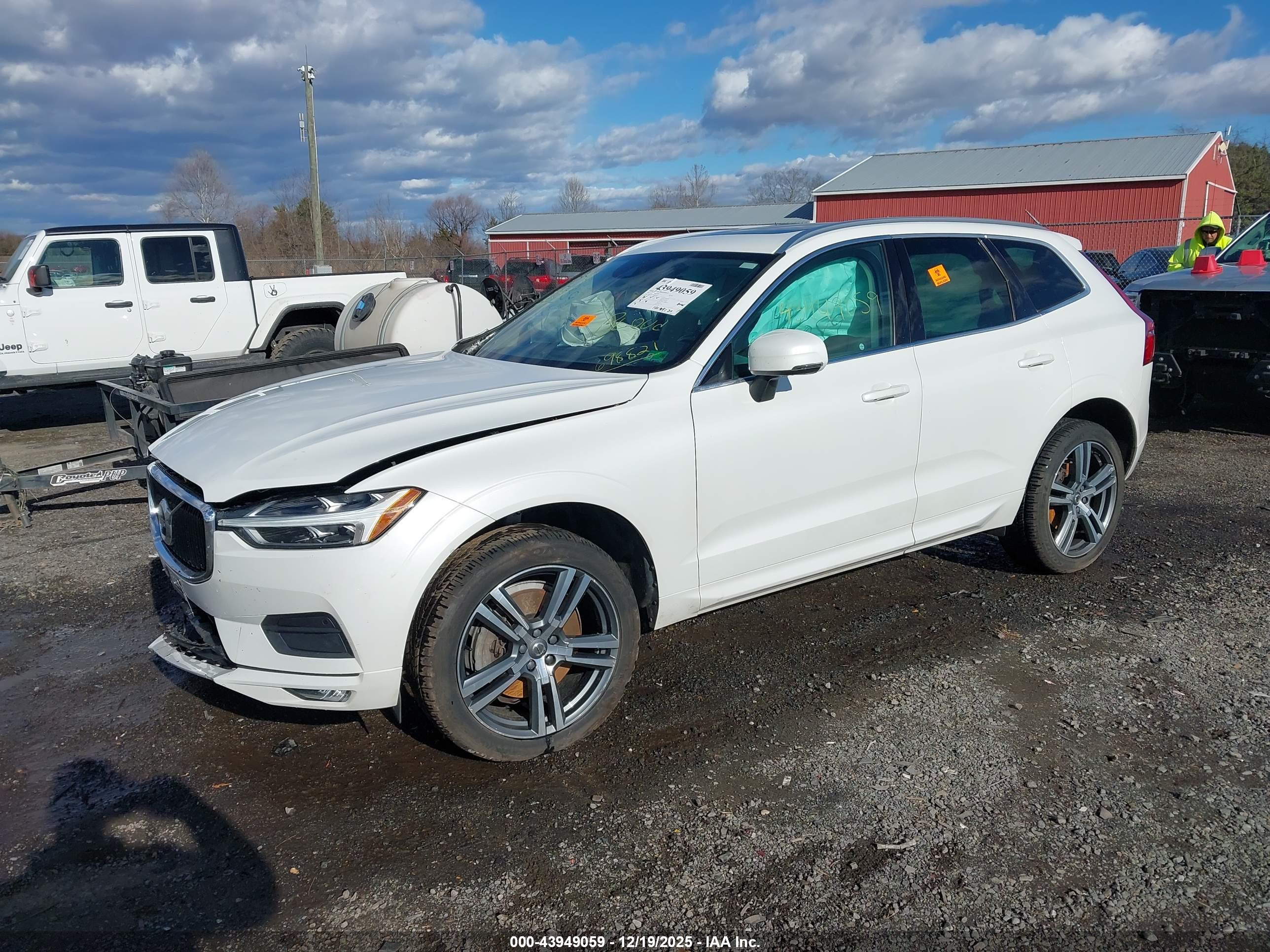 VOLVO XC60 image 2