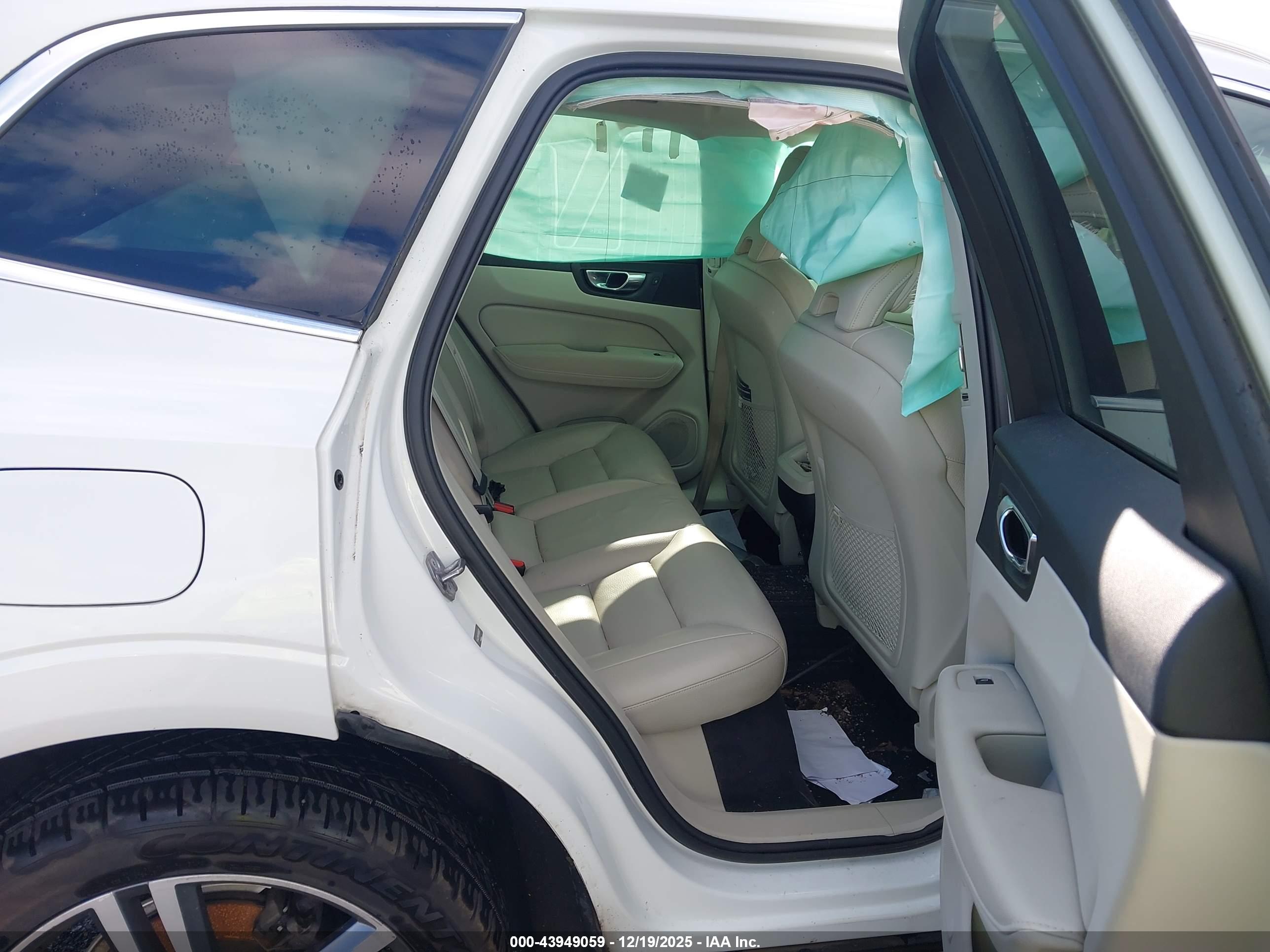 VOLVO XC60 image 8