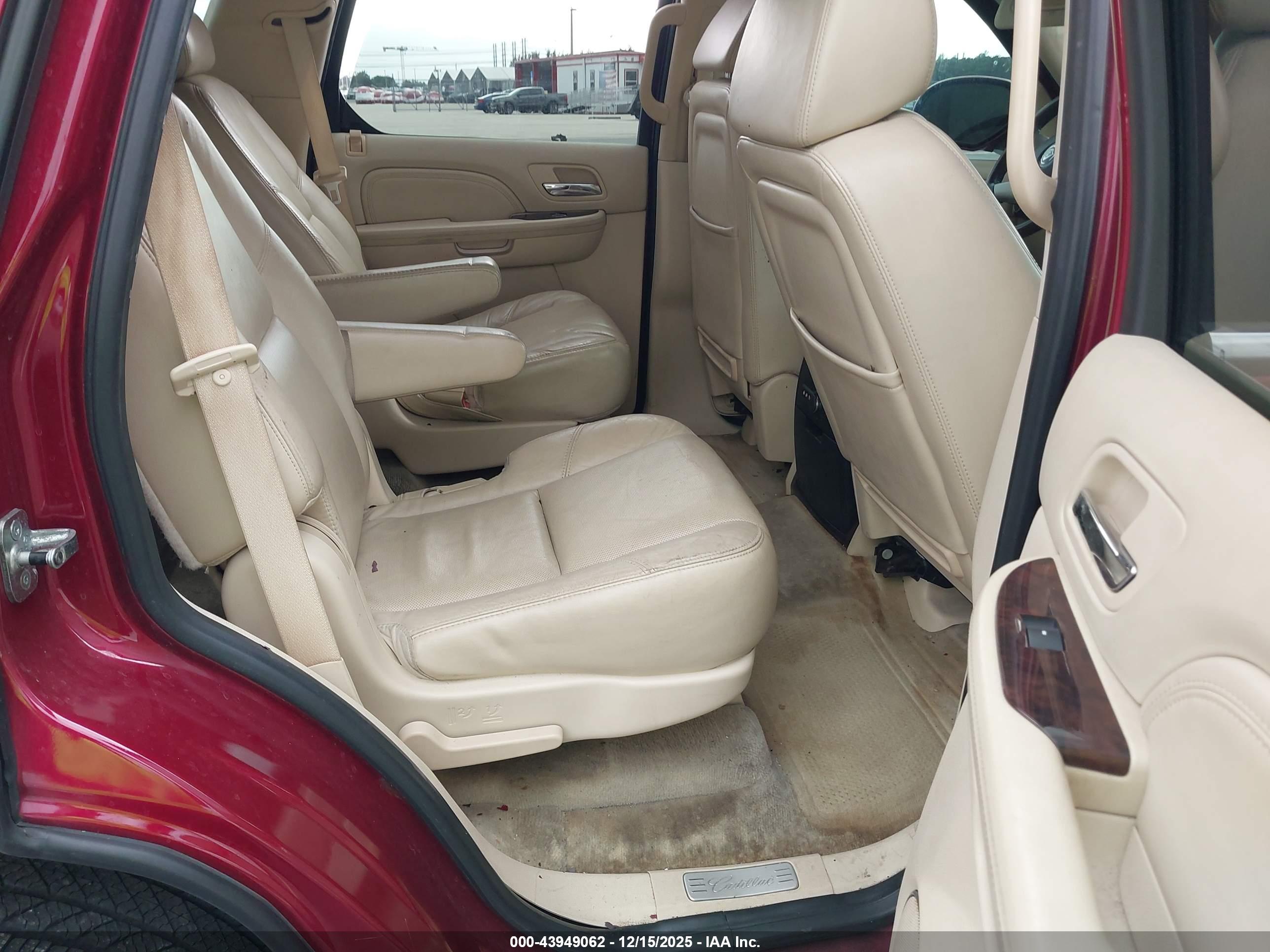 CADILLAC ESCALADE image 8