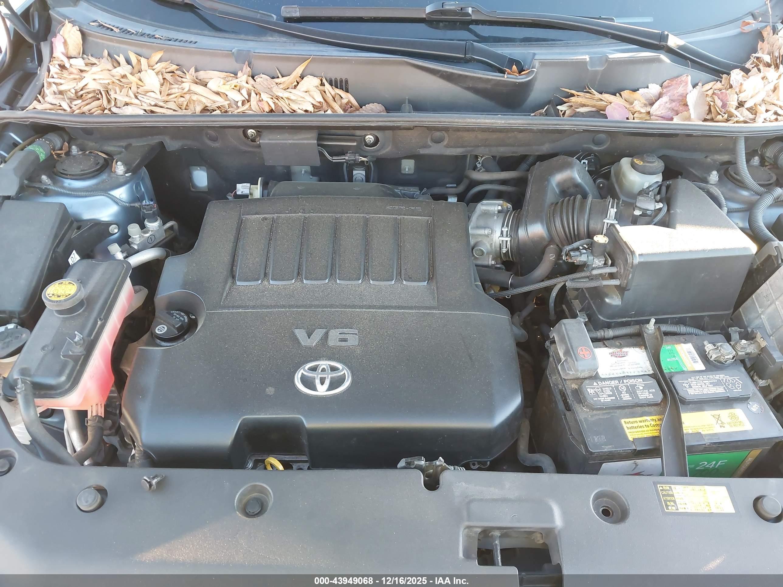 TOYOTA RAV4 image 10
