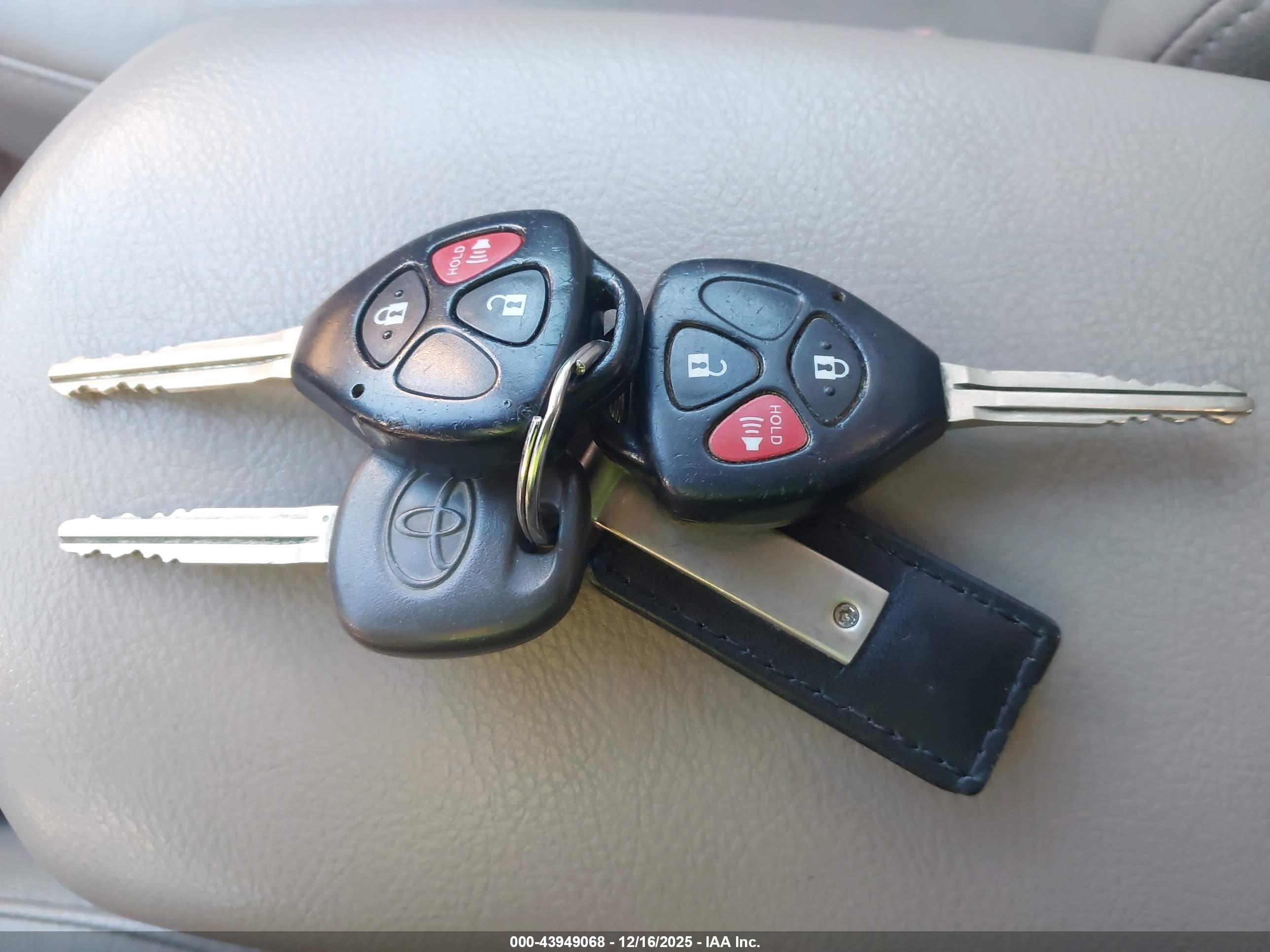 TOYOTA RAV4 image 11