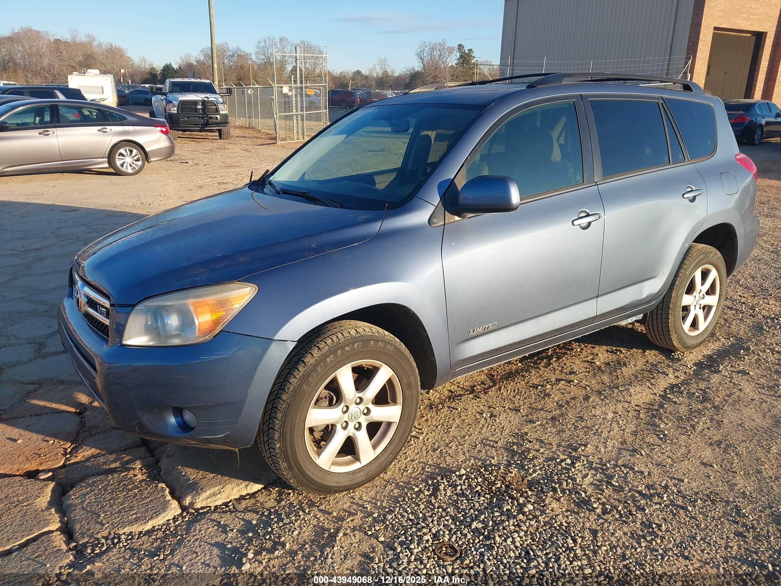 TOYOTA RAV4 image 2