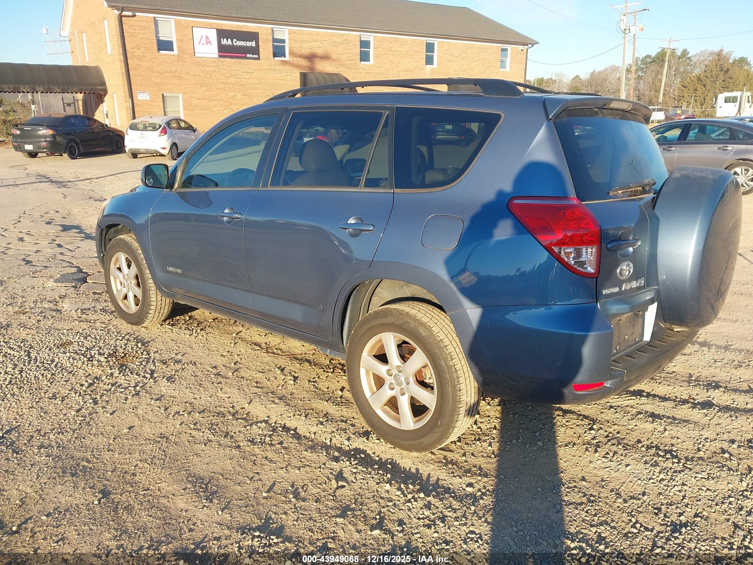 TOYOTA RAV4 image 3