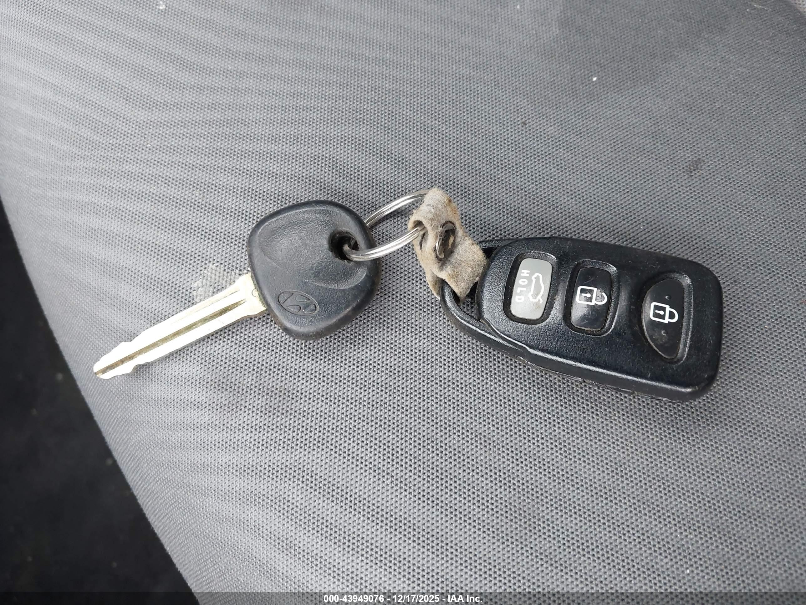 HYUNDAI ELANTRA image 11