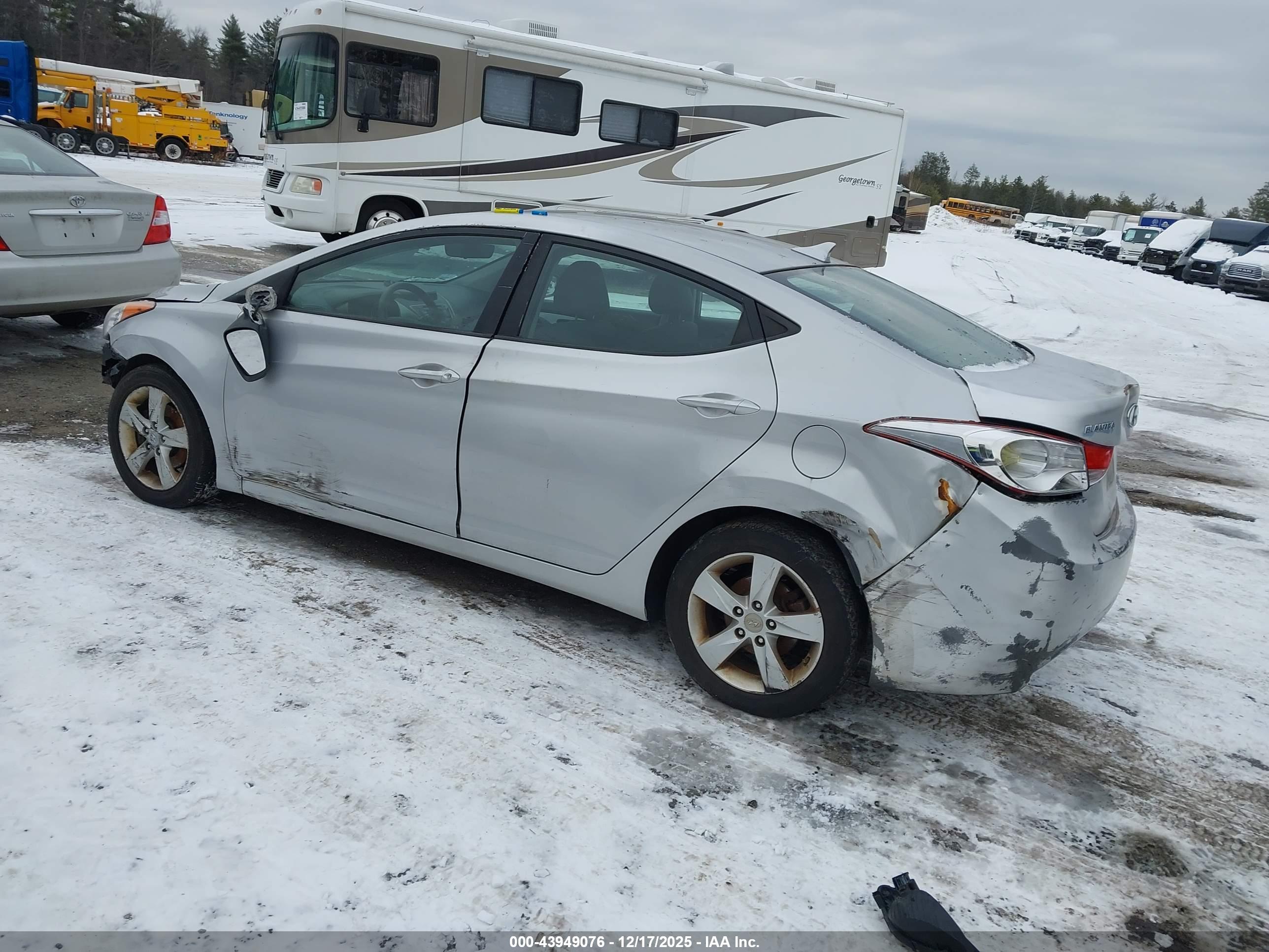 HYUNDAI ELANTRA image 3