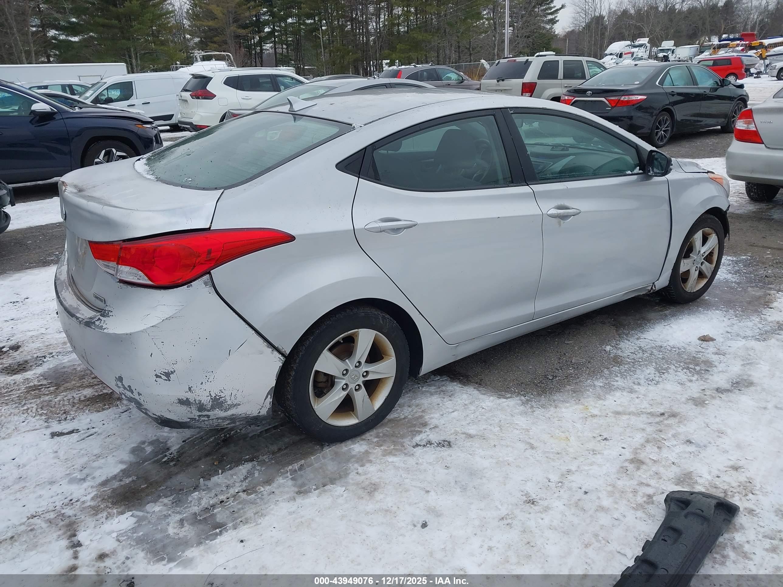 HYUNDAI ELANTRA image 4