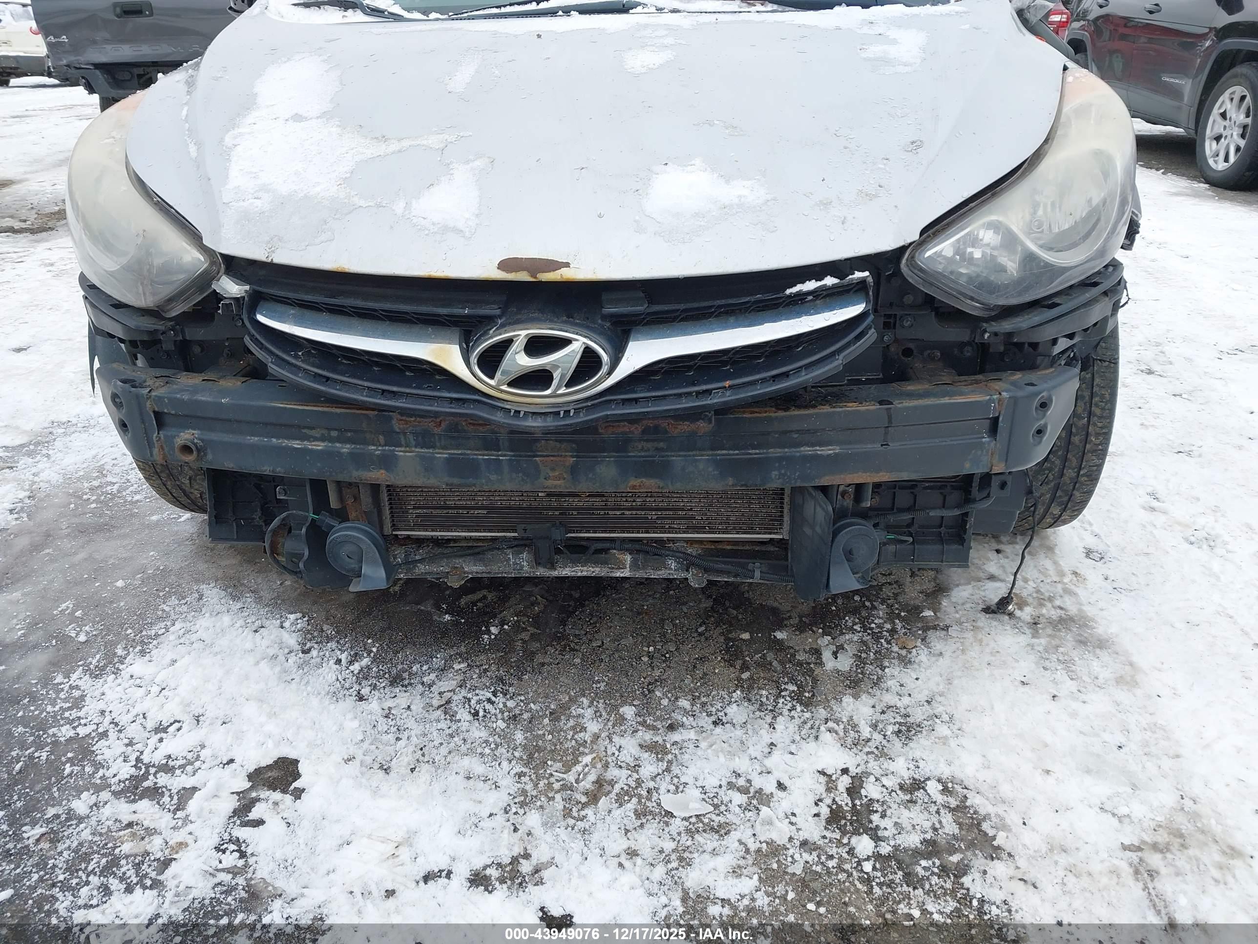 HYUNDAI ELANTRA image 6