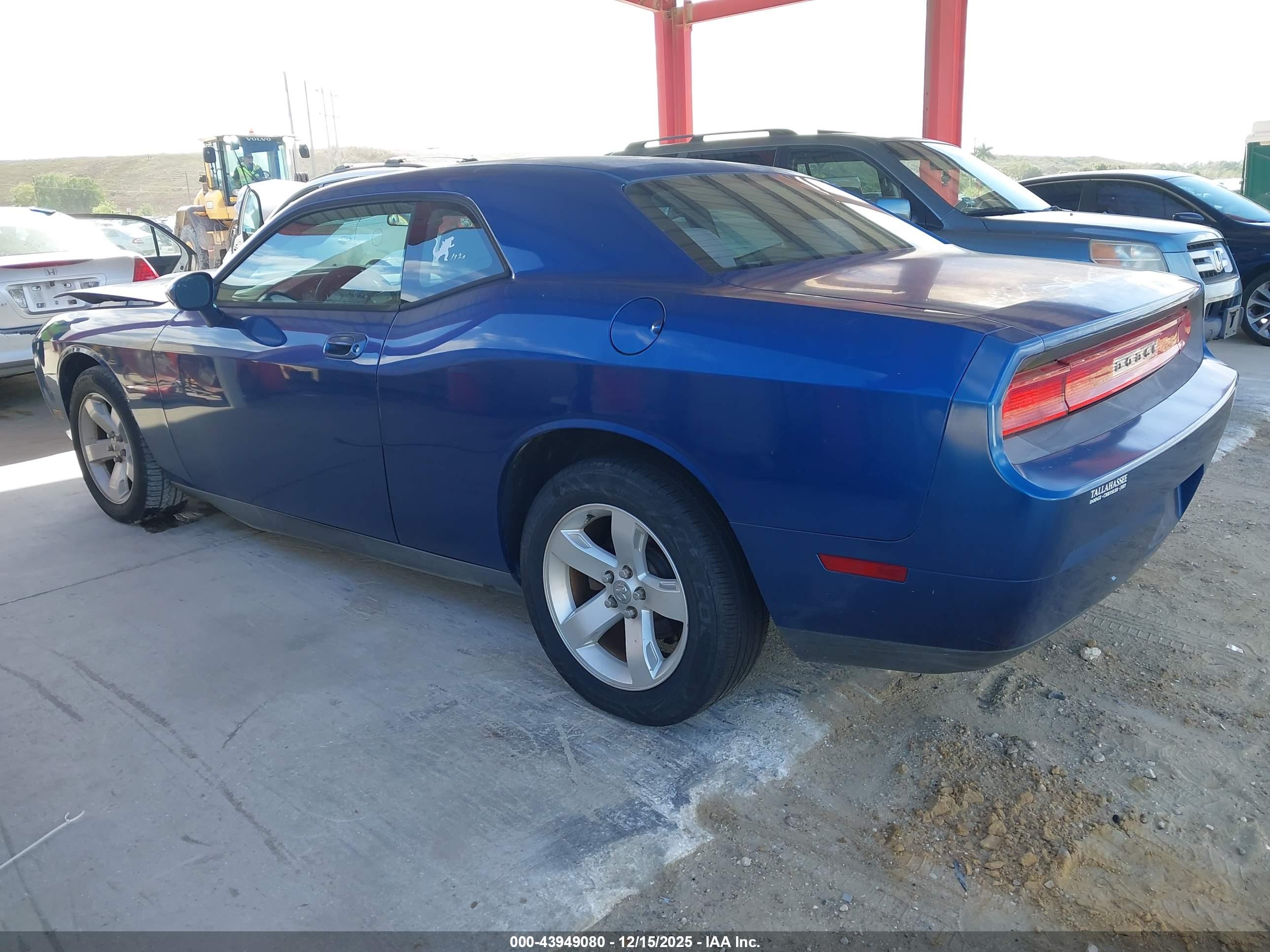 DODGE CHALLENGER image 3