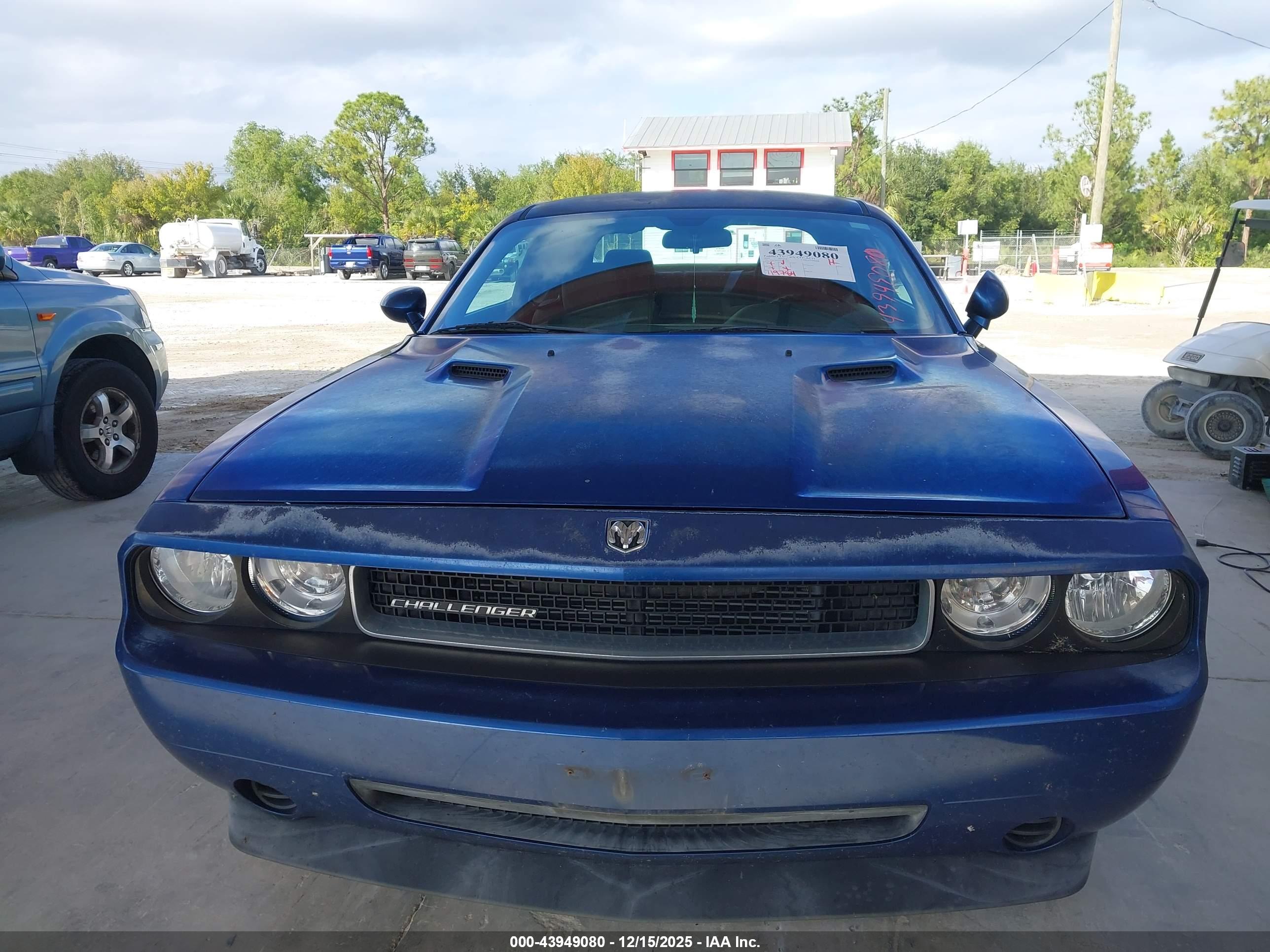 DODGE CHALLENGER image 6