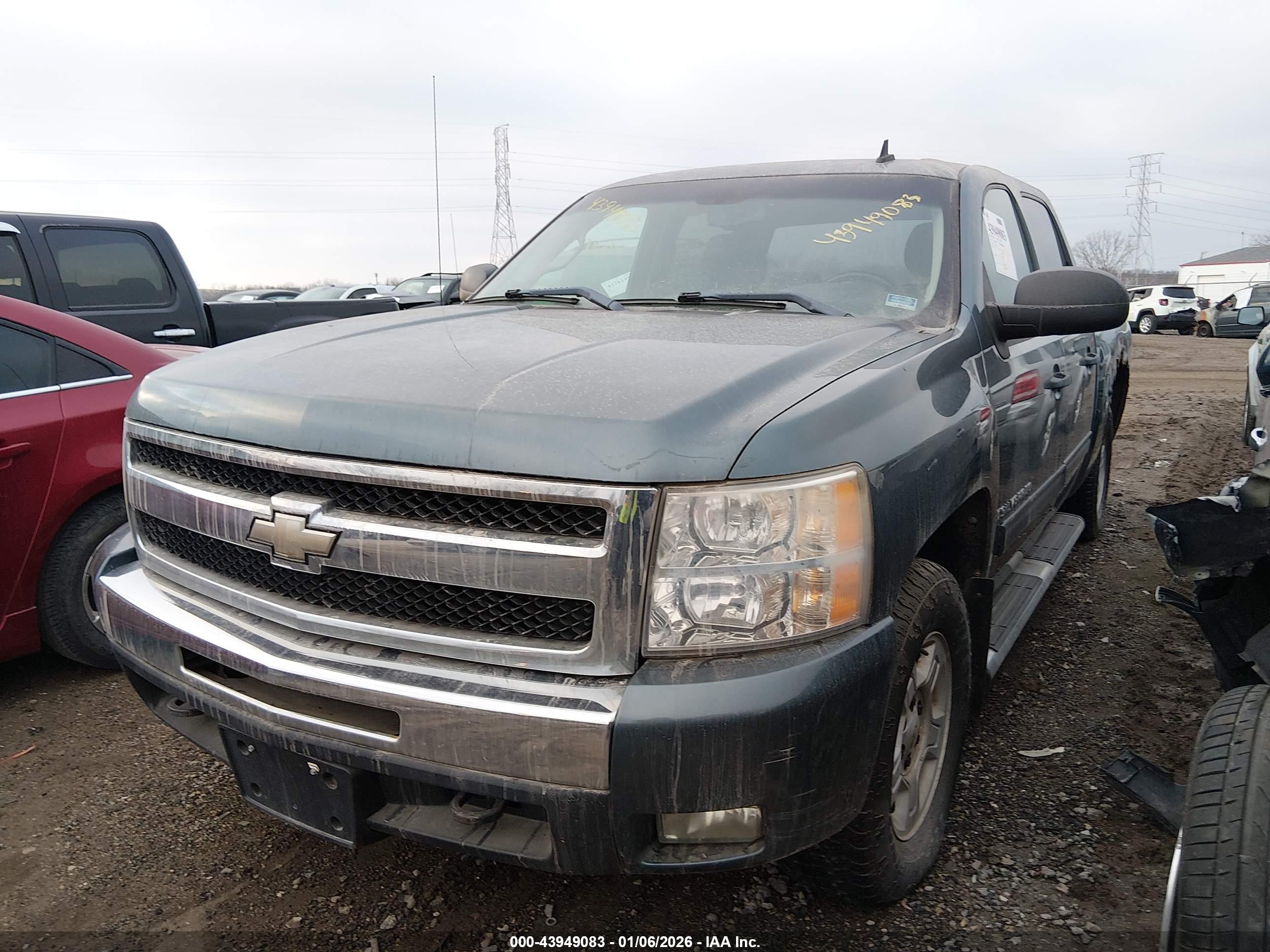 CHEVROLET SILVERADO image 6
